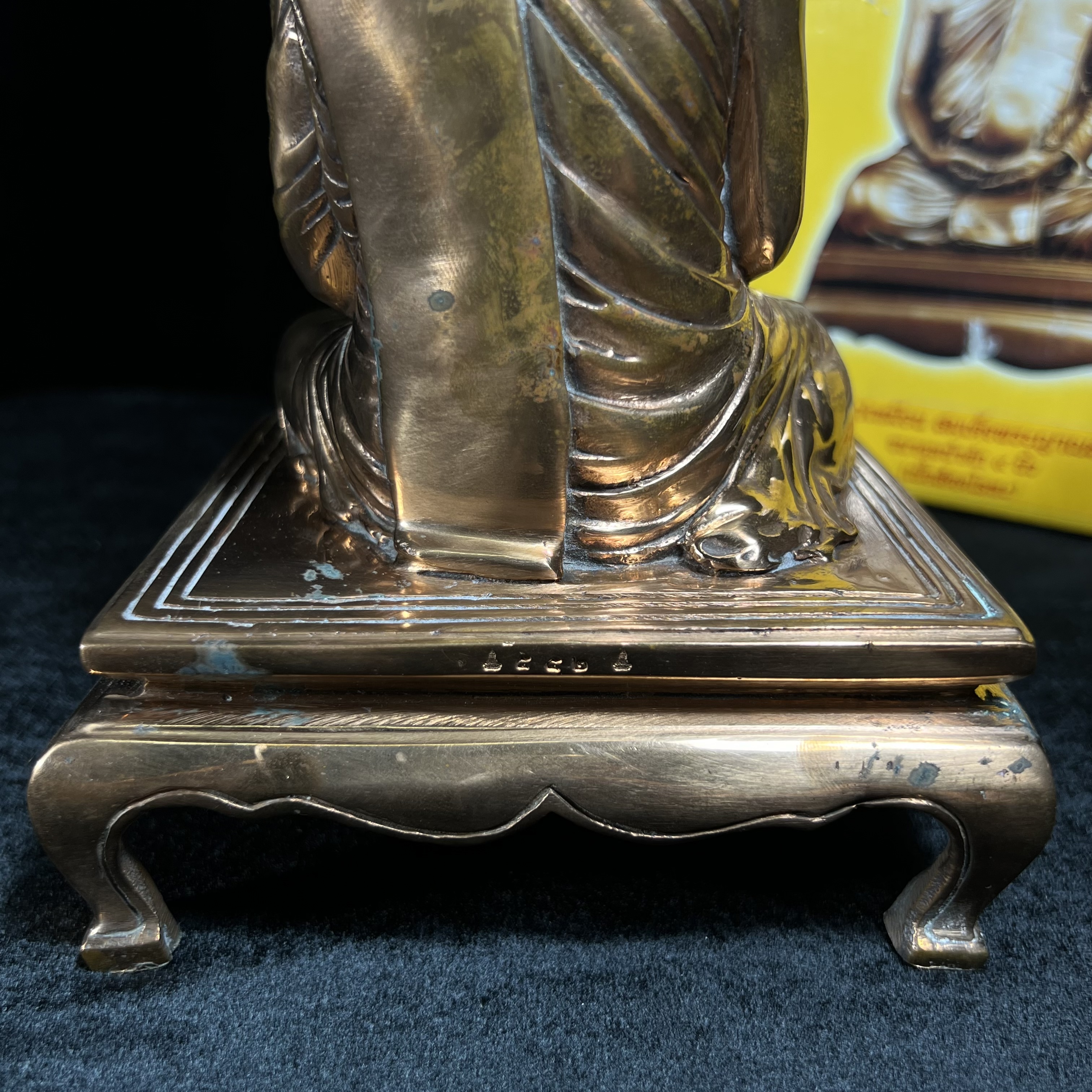 พระรูปเหมือนบูชารุ่นแรก สมเด็จพระญาณสังวร สมเด็จพระสังฆราช สกลมหาสังฆปริณายก วัดบวรนิเวศวิหาร รุ่น คชวัตร ปี2546 ที่ระลึกงานฉลองพระชนมายุ 90 พรรษา ขนาดบูชาหน้าตัก 4 นิ้ว เนื้อสัตตโลหะ (พระดี พิธีใหญ่ พุทธศิลป์สวย)เสด็จทรงประกอบพิธีเททองด้วยพระองค์เอง