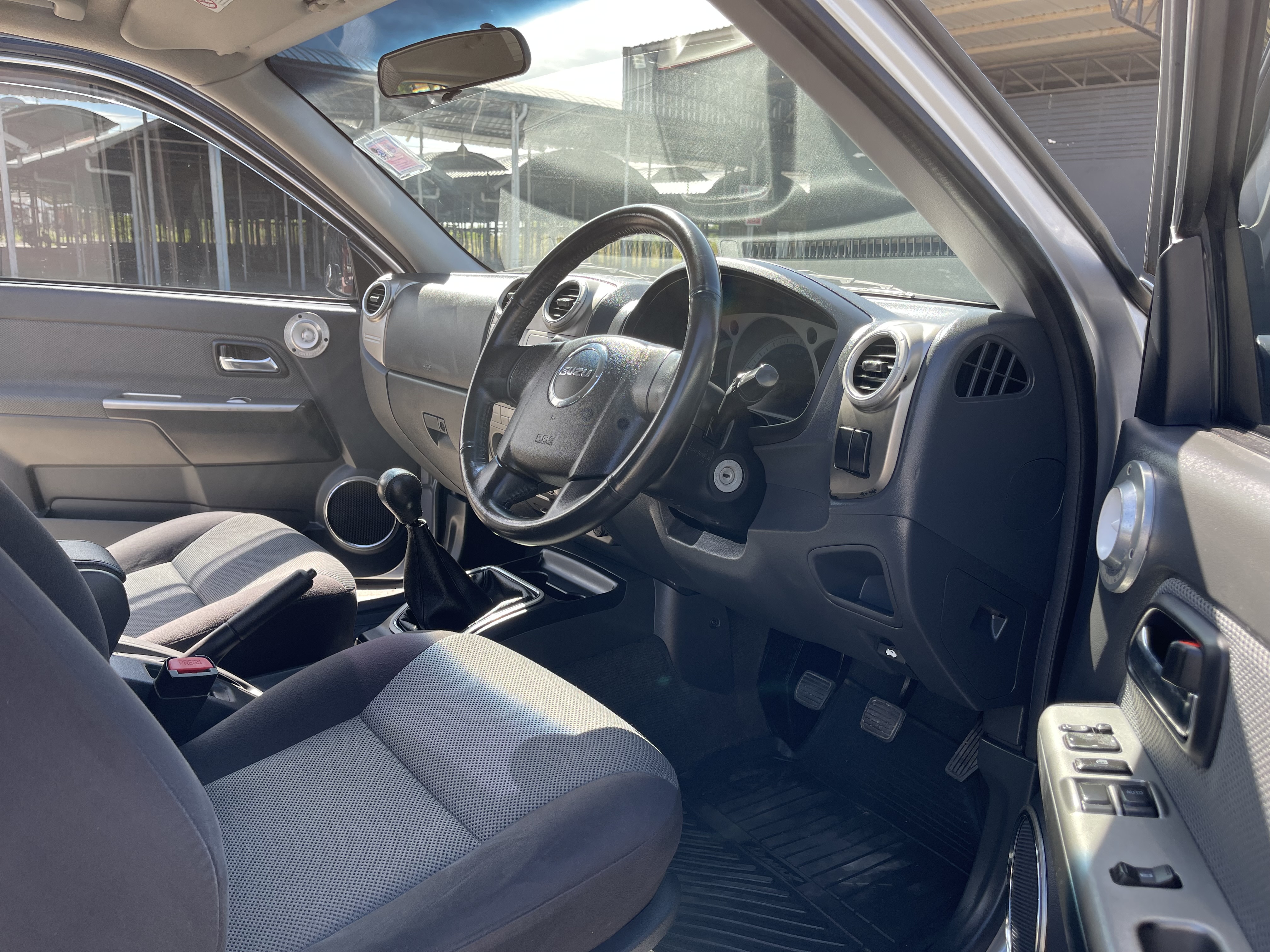 Isuzu Dmax Cab Hilander 3.0 Vgs Abs Airbag 2010 เงิน