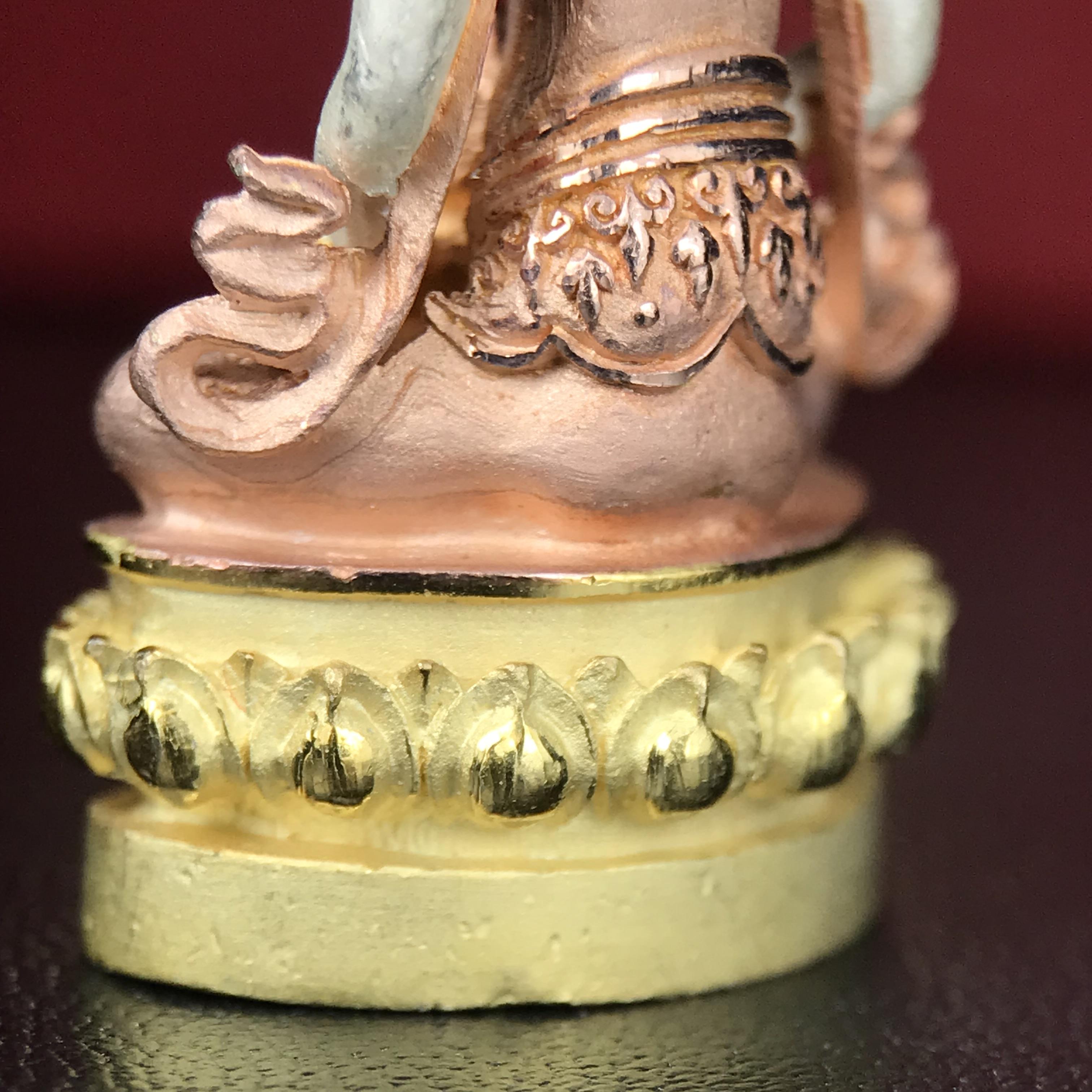 พระกริ่งอวโลกิเตศวร ( เจ้าแม่กวนอิม ) วัดโพธิ์แมนคุณาราม รุ่นอุดมโภคทรัพย์ พ.ศ.2539 เนื้อเงิน 3 กษัตริย์ ผิวสวยเดิมพร้อมกล่องบรรจุเดิม (อีกหนึ่งรุ่นยอดนิยม พุทธศิลป์สวยงดงาม)