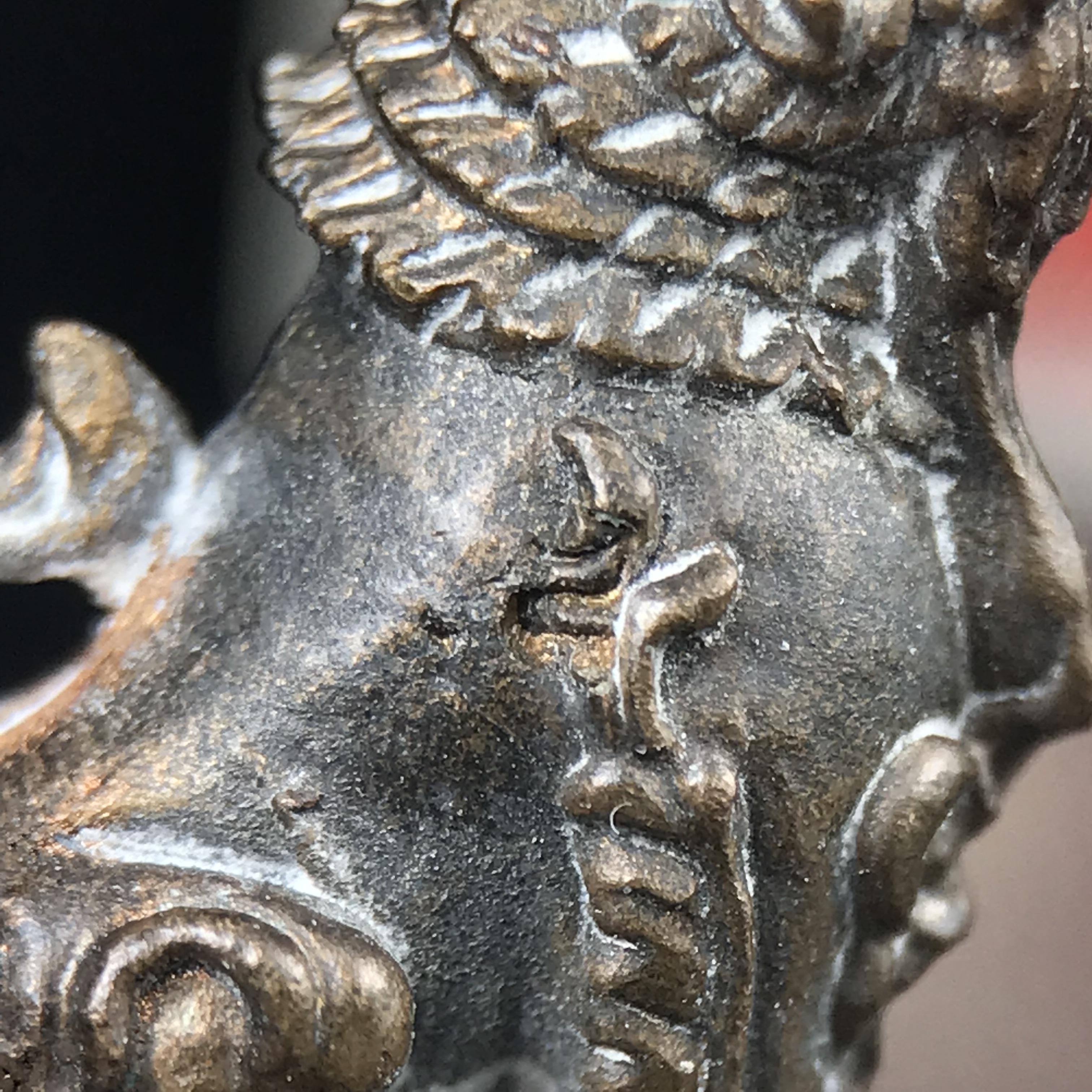 สิงห์เจ้าพ่อดำ วัดบุพพาราม จ.เชียงใหม่ ปี 2518 เนื้อนวโลหะ(ตอก 2 โค๊ต)หายาก(สภาพผิวเดิมสวยเดิมกล่องครบ) สิงห์รุ่นนี้มีพิธีดีมีเกจิอาจารย์ที่ร่วมปลุกเสกมากมาย****เครื่องราง ที่พระบาทสมเด็จพระเจ้าอยุ่รัชกาลที่ ๙ ทรงเสด็จฯประกอบพิธีด้วยพระองค์เอง