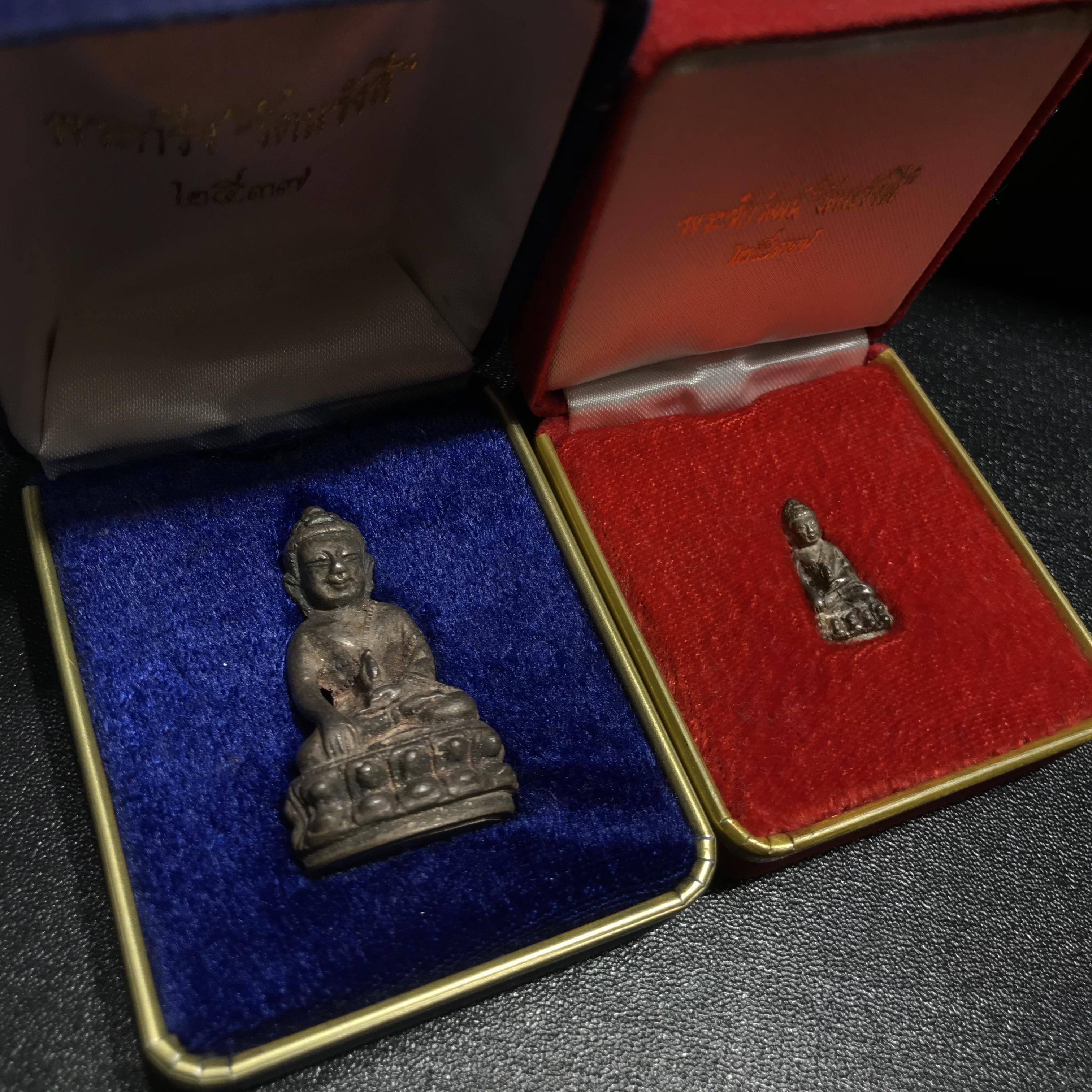 พระกริ่งรัตนรังสี-พระชัยวัฒน์รัตนรังสี ปี2537 เนื้อเงิน หลวงปู่เทสก์ เทสรังสี(สมเด็จพระญาณสังวรเป็นประธานพิธี)