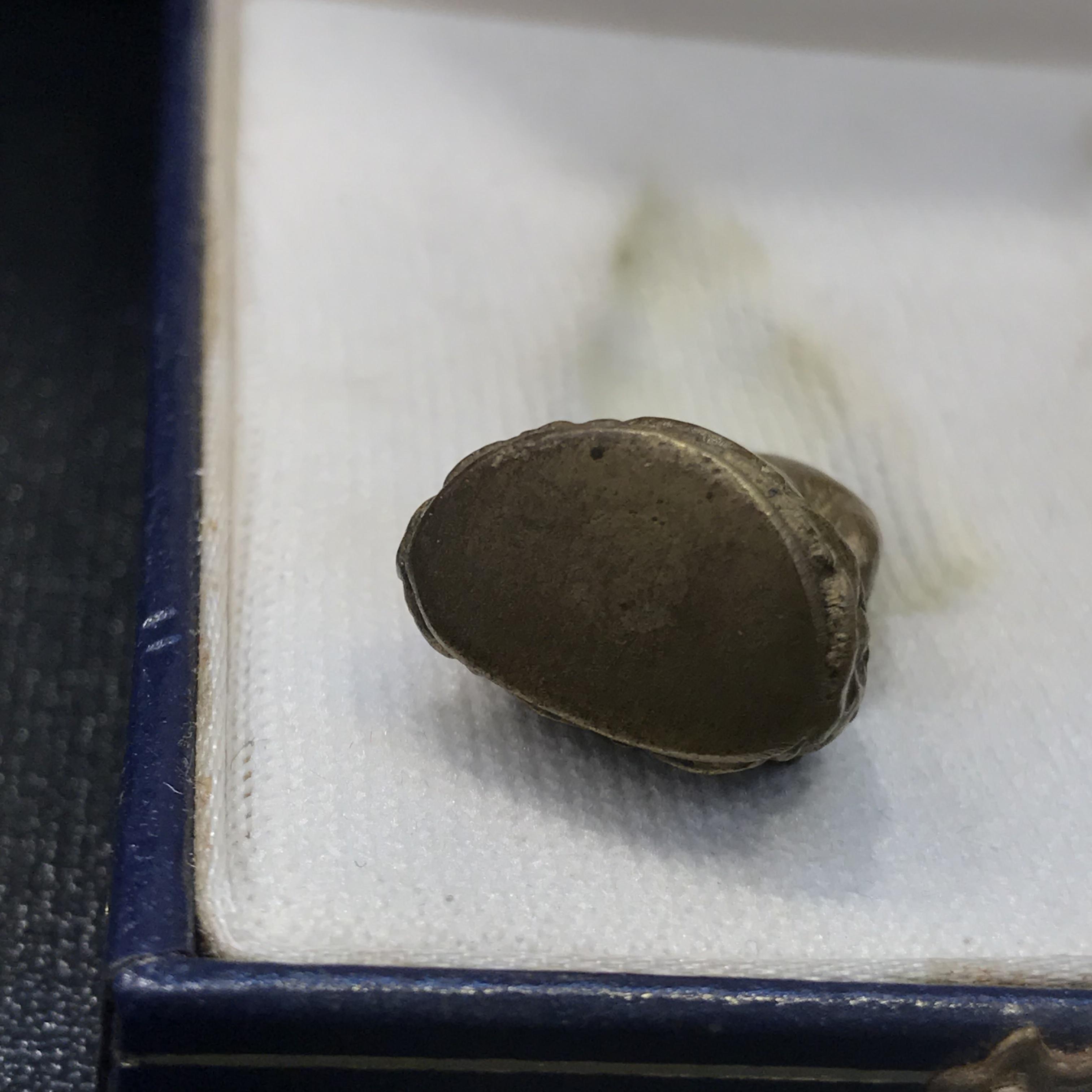 พระกริ่ง-พระชัยวัฒน์ไพรีพินาศ วัดบวรนิเวศวิหาร รุ่นผ้าป่าสิงห์บุรี ปี2528(กล่องหนังนิยม)