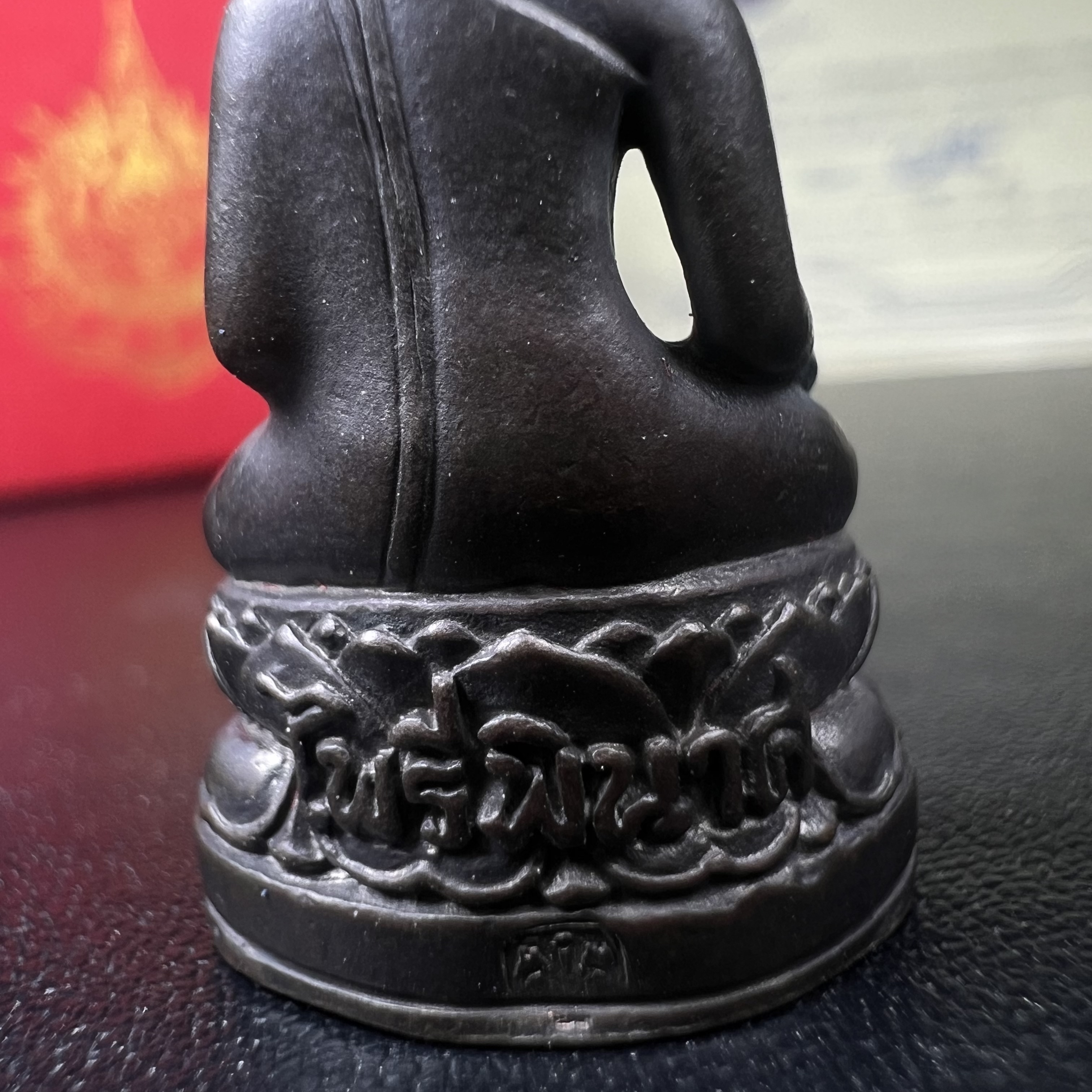 พระกริ่งไพรีพินาศ เฉลิมพระเกียรติ พระบาทสมเด็จพระเจ้าอยู่หัวรัชกาลที่9 พระชนมพรรษา 6 รอบ ปี2542 เนื้อนวโลหะผสมทองคำ(บรรจุเหล็กไหล)ดีนอก-ดีใน***องค์นี้สภาพสวยครบสมบูรณ์ มาพร้อมกล่องเดิมและใบรับรองจากผู้จัดสร้างแบบนี้หายากมาก***