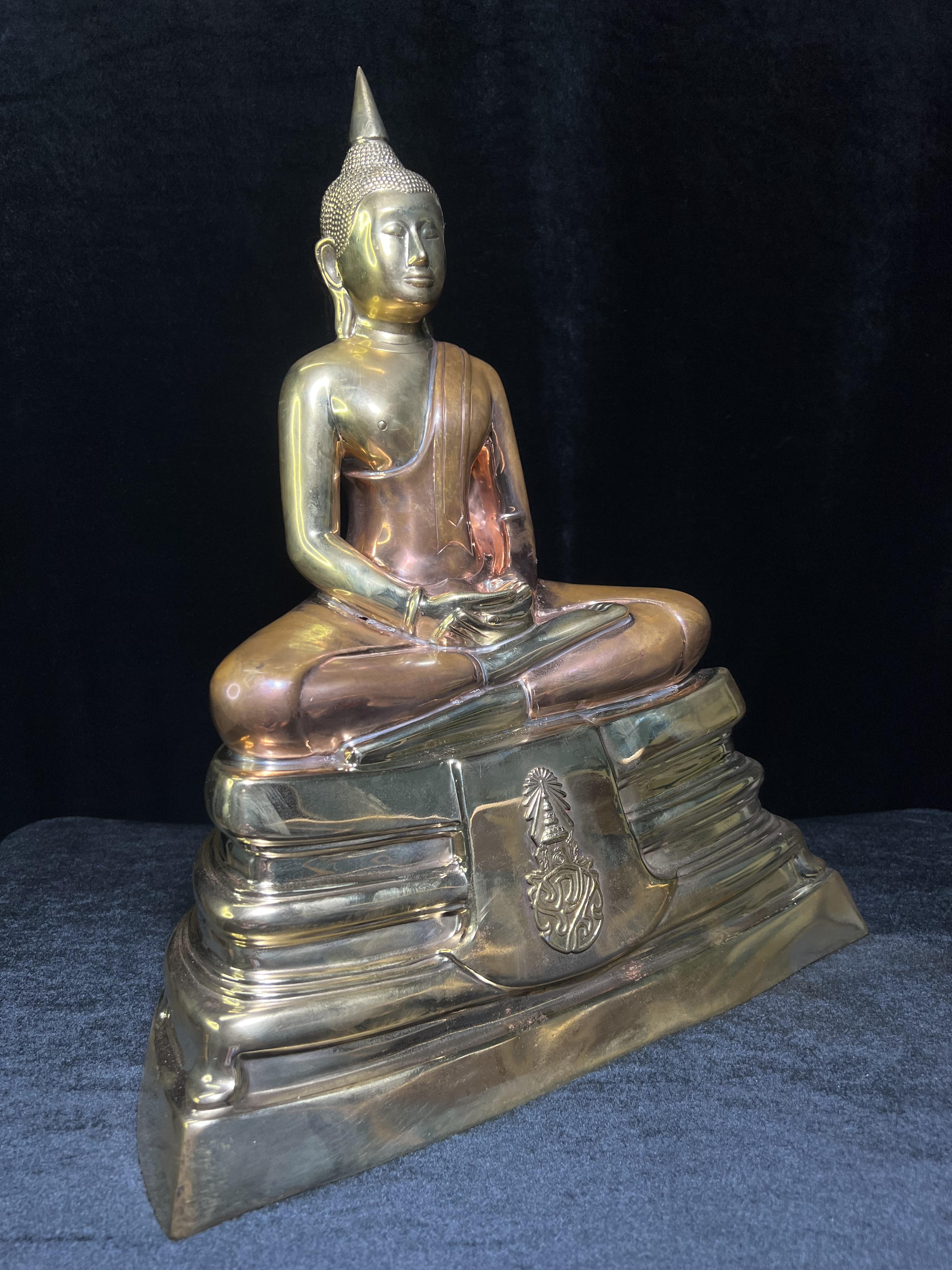 พระบูชาพระพุทธโสธร ภปร. รุ่นย้อนยุค ปี 2539 กาญจนาภิเษกครองราชสมบัติครบ 50ปี ในหลวงรัชกาลที่ 9 ขนาดหน้าตัก 9นิ้ว เนื้อสามกษัตริย์ หมายเลข๐๒๓๒๓(เลขสวย)อีกหนึ่งรุ่นยอดนิยม