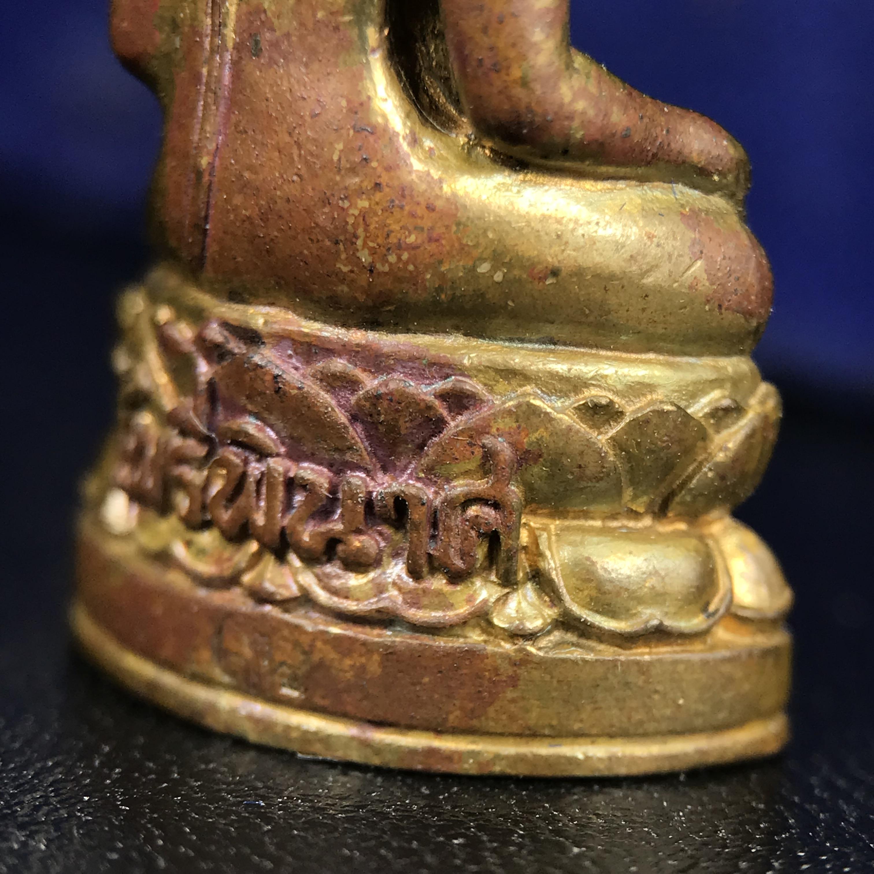 พระกริ่งไพรีพินาศ บรรจุเหล็กไหล ครั้งแรกและครั้งเดียวในประวัติศาสตร์ เฉลิมพระเกียรติ พระบาทสมเด็จพระเจ้าอยู่หัวรัชกาลที่9 พระชนมพรรษา 6 รอบ ปี2542 เนื้อสัมฤทธิ์(บรรจุเหล็กไหล)ดีนอก-ดีใน พิธีใหญ่ มวลสารเด่น (หายาก)