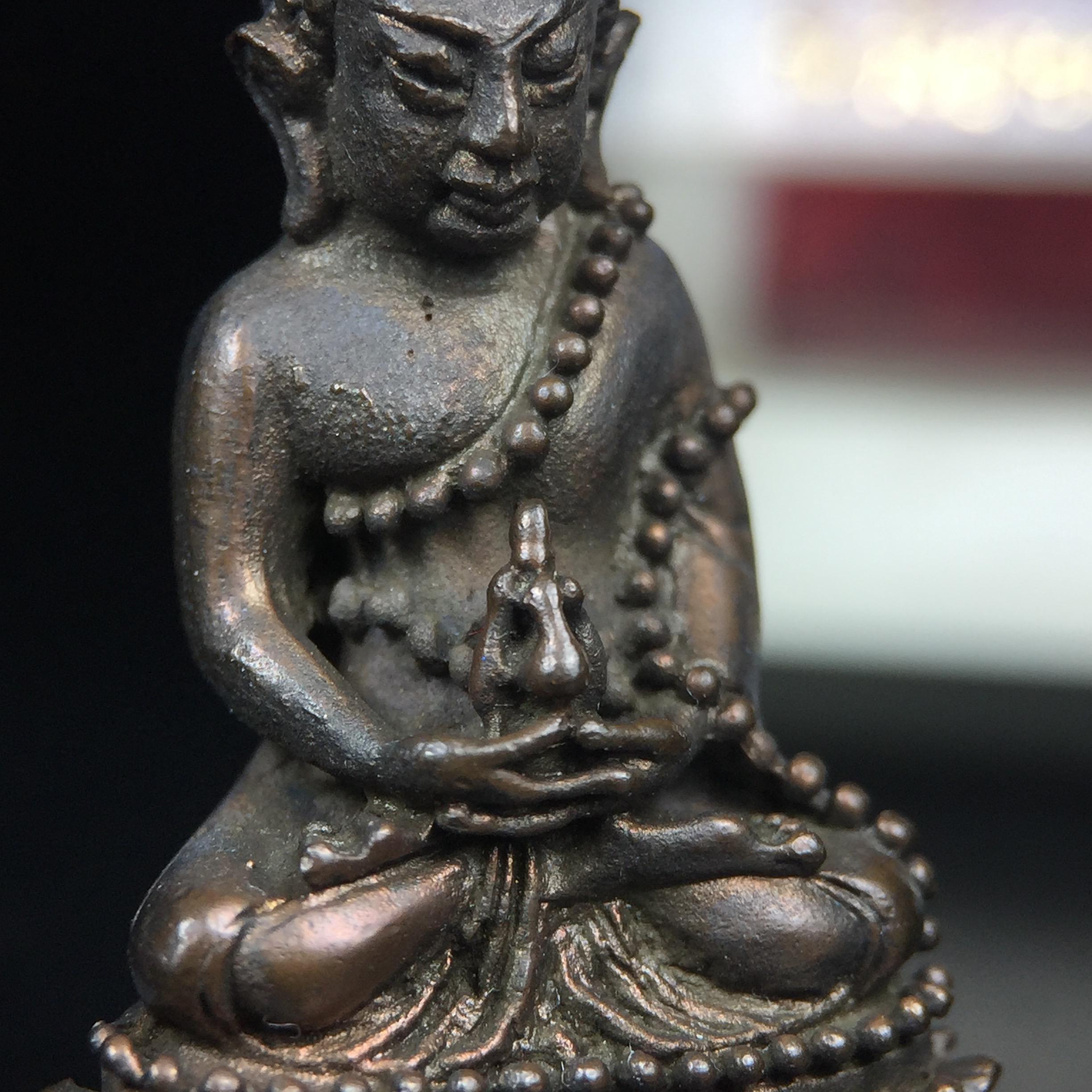 พระกริ่งญาณสังวร(พระกริ่ง ญส.)ปี 2519 เนื้อนวโลหะก้นเงิน สมเด็จพระญาณสังวรและหลวงพ่อคูณ ปริสุทโธ จับสายสูตรร่วมกันในพิธีเททอง ณ อุโบสถวัดบวรนิเวศวิหาร(พิธีใหญ่ เจตนาดี หลวงปู่โต๊ะร่วมปลุกเสก)(สภาพสวยเดิมนอนคากล่องบรรจุเดิมแบบนี้ไม่ควรพลาด)หายาก1ใน2999องค์