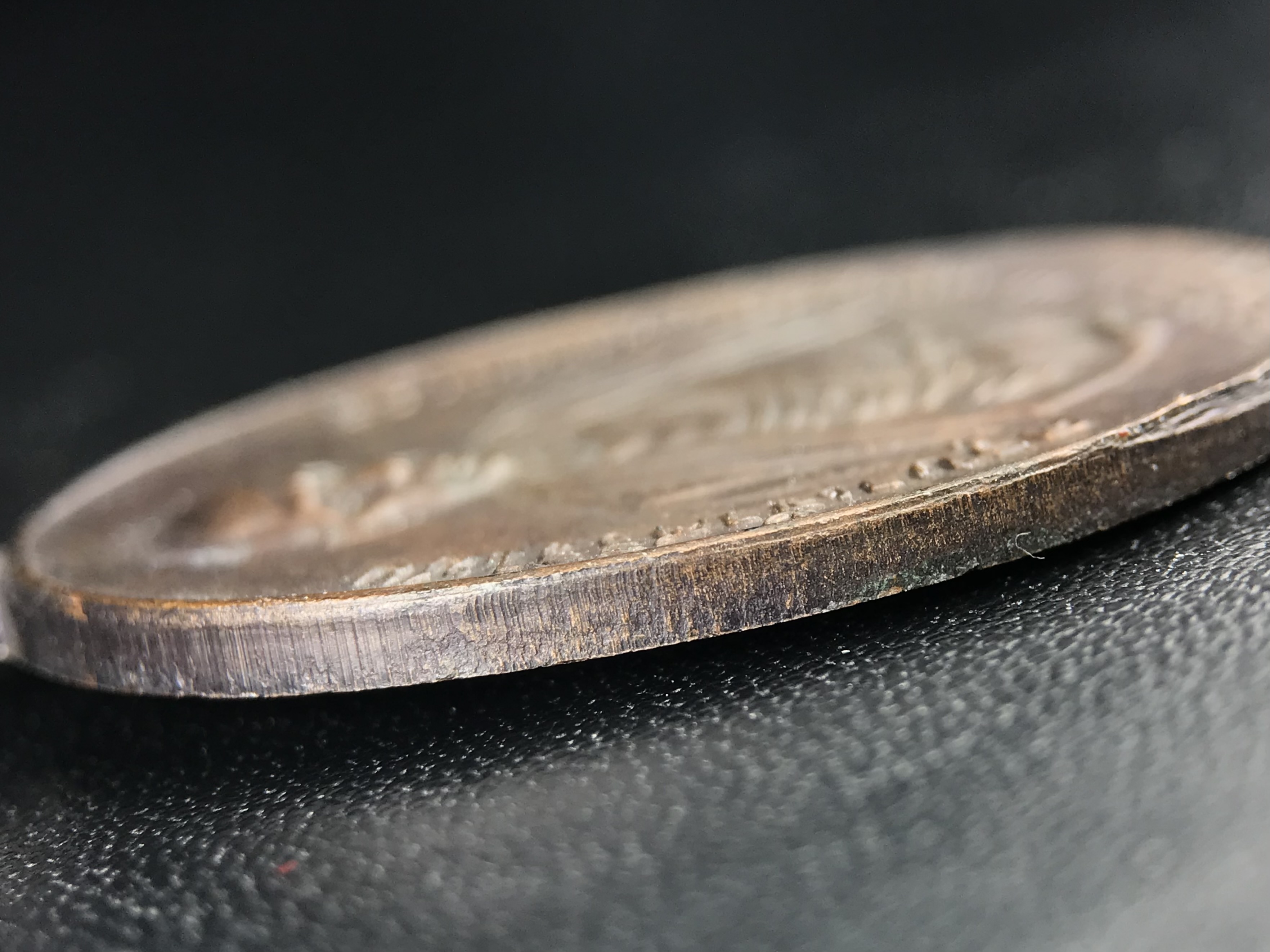 เหรียญครูบาศรีวิชัย รุ่น 50 ปี ถนนศรีวิไชยรำลึก หลัง ภปร. วัดบุพพาราม เชียงใหม่ เนื้อทองแดง พิมพ์ใหญ่ ดำเนินการจัดสร้างขึ้นเมื่อปี พ.ศ.2527 พิธีล้านนามหาพุทธาภิเษก รวมสุดยอดครูบาศิษย์ครูบาศรีวิชัย***เหรียญดีพิธีใหญ่ อีกหนึ่งรุ่น ที่แนะนำน่าเก็บบูชา***