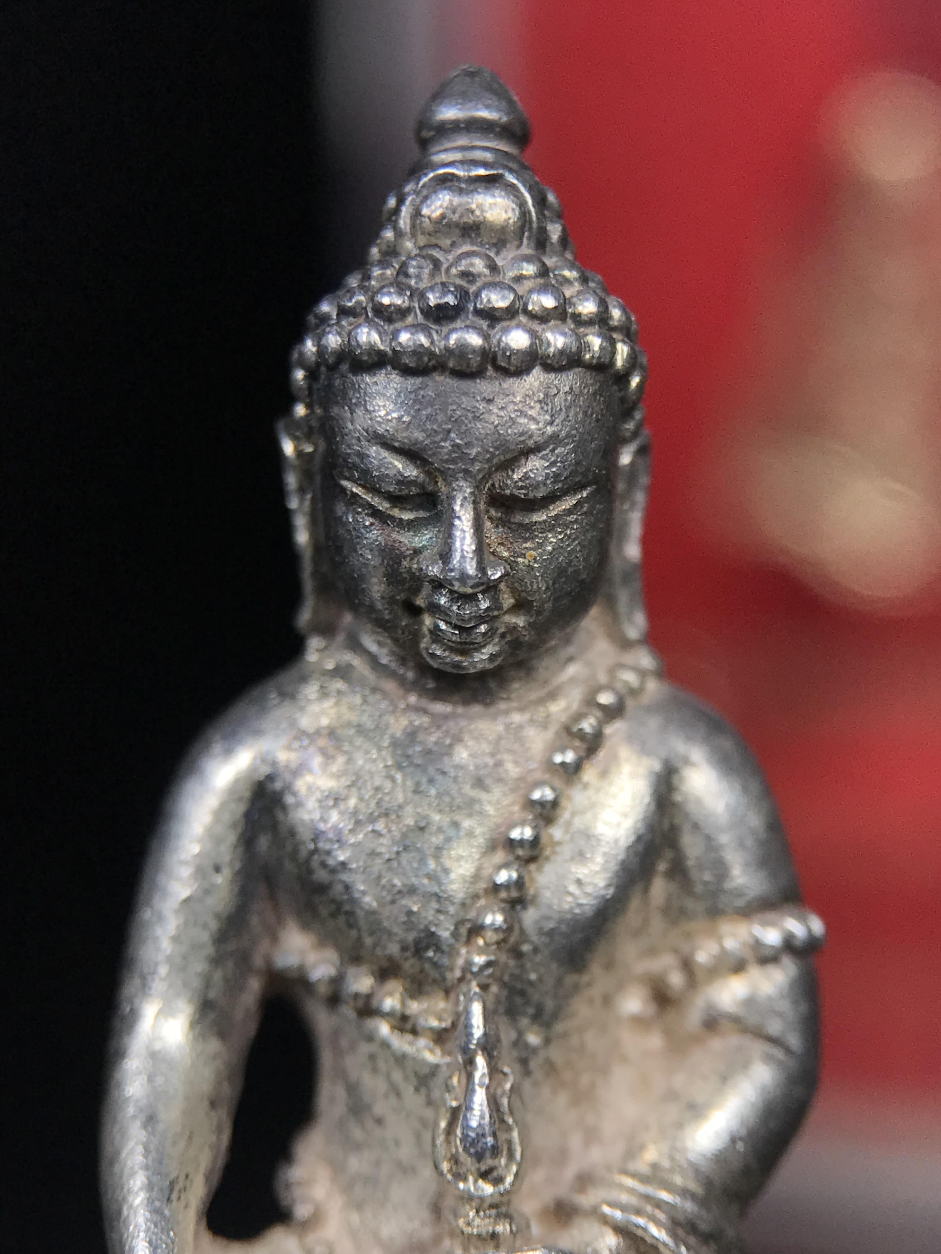 พระกริ่งปรมาภรณ์พุทธปัญญา(พระกริ่งศรีนคร 2) จัดสร้างเนื่องในมหามงคลสมัยเฉลิมพระชมน์พรรษา 5 รอบ องค์พระบาทสมเด็จพระเจ้าอยู่หัวรัชกาลที่9 ปี 2530 เนื้อเงิน (ออกแบบโดยนายช่างเกษม มงคลเจริญ มีพระอาจารย์ไสว วัดราชนัดดา กรุงเทพ เป็นเจ้าพิธีครั้งสุดท้าย)