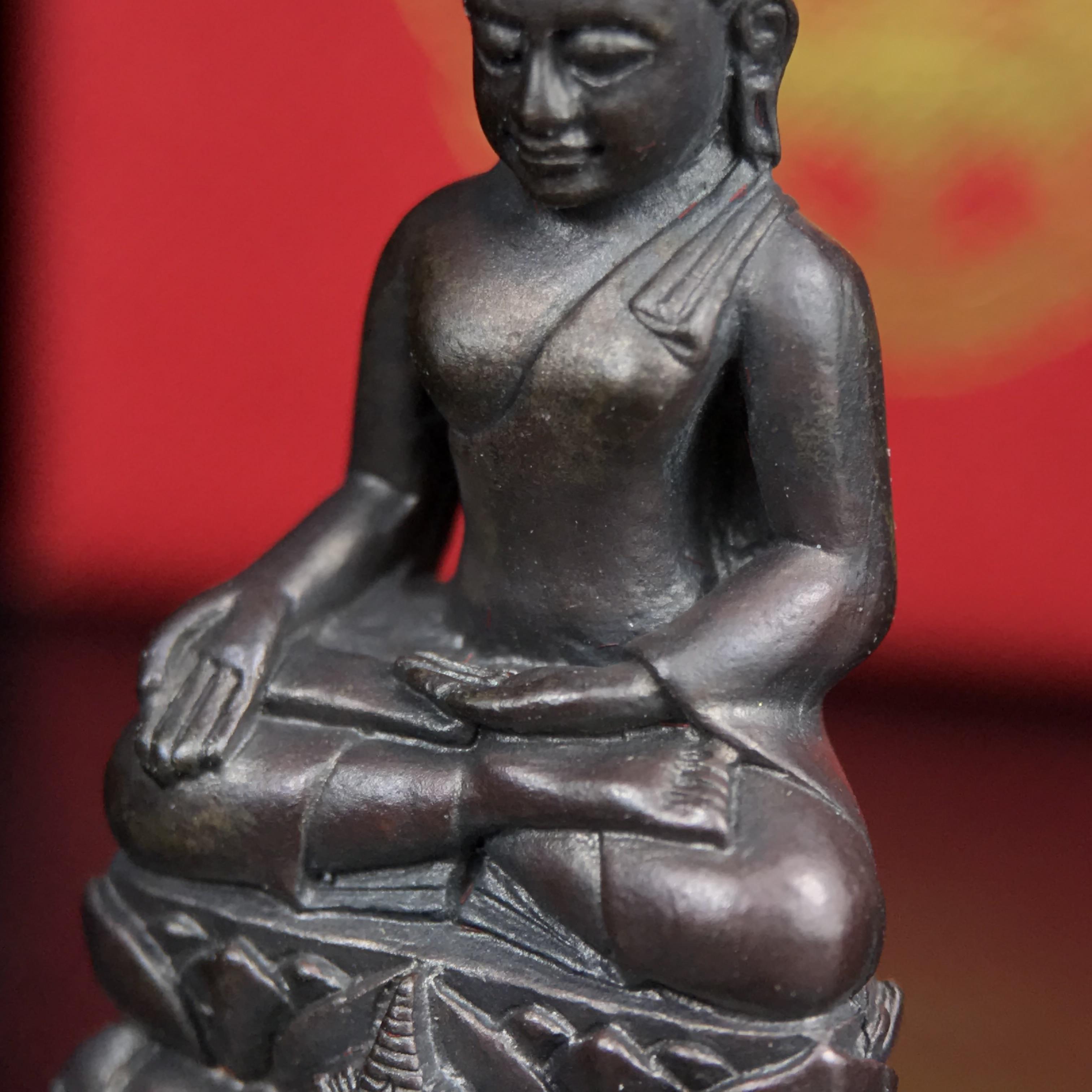 พระกริ่งไพรีพินาศ บรรจุเหล็กไหล ครั้งแรกและครั้งเดียวในประวัติศาสตร์ เฉลิมพระเกียรติ พระบาทสมเด็จพระเจ้าอยู่หัวรัชกาลที่9 พระชนมพรรษา 6 รอบ ปี2542 เนื้อนวโลหะผสมทองคำ(บรรจุเหล็กไหล)ดีนอก-ดีใน พิธีใหญ่ มวลสารเด่น (หายาก)