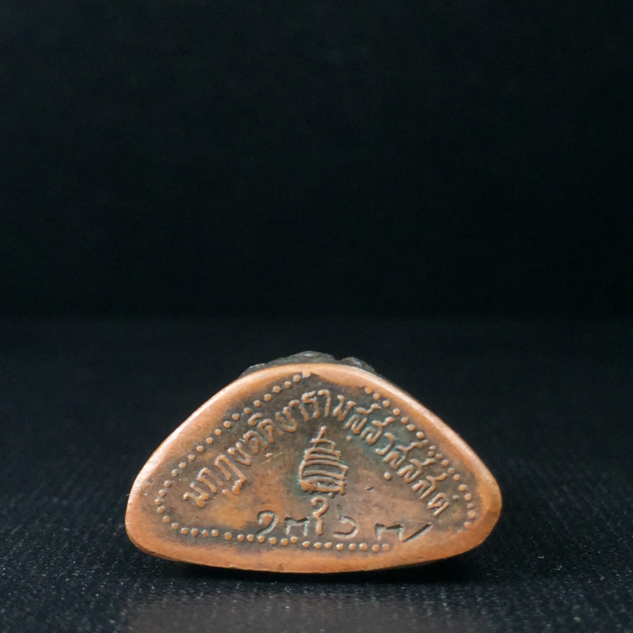 พระกริ่งวชิรมงกุฎ ฉลอง 100 ปี วัดมกุฎกษัติยาราม ปี 2511 "พิมพ์ใหญ่"(นิยมหายาก) เนื้อนวโลหะ(ในหลวง ร.9 เสด็จเททอง)(พิธีใหญ่ ปีลึก เกจิในยุคร่วมพิธี)