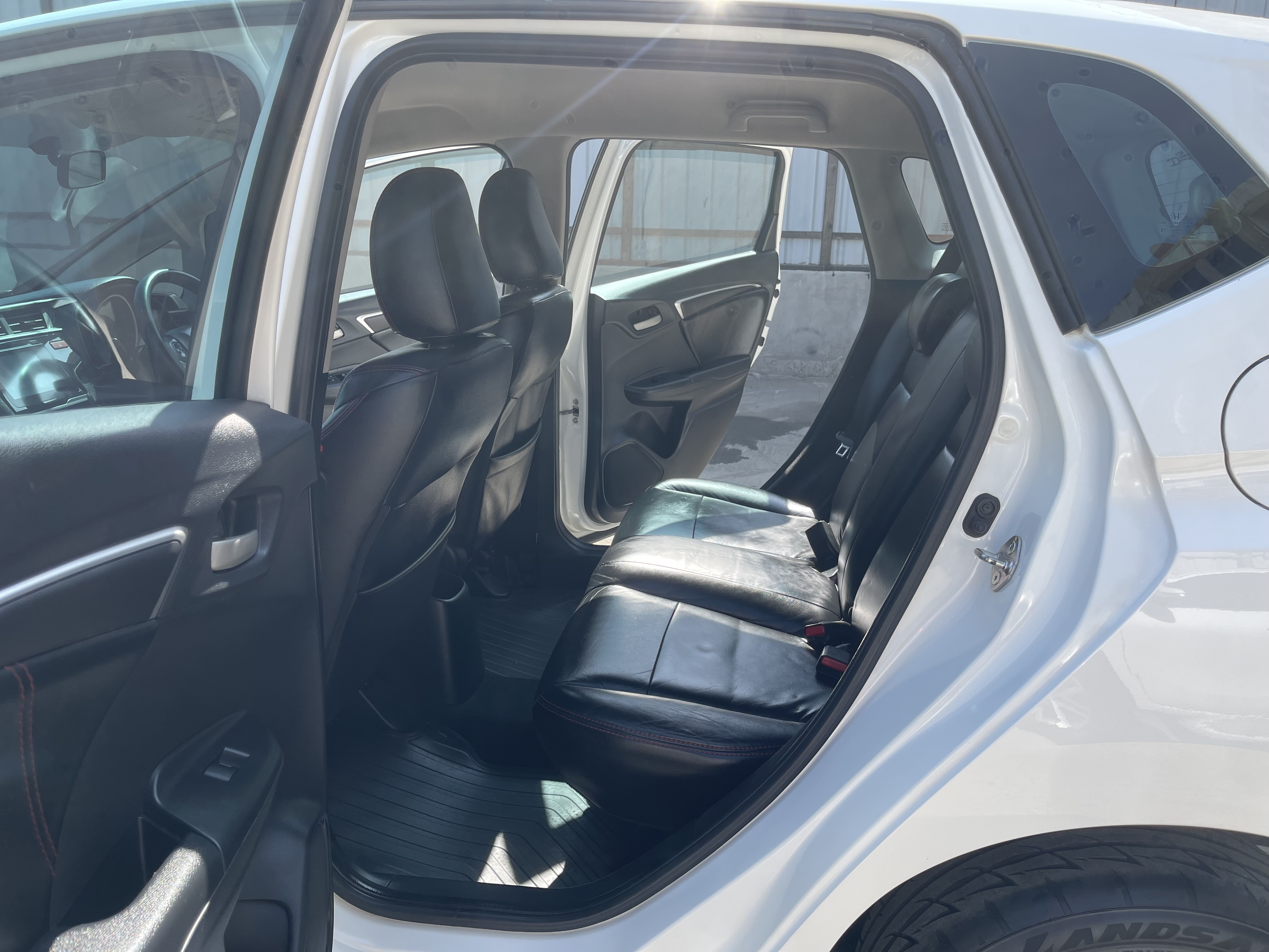 Honda Jazz 1.5 V+ At ปี 2016 ขาว