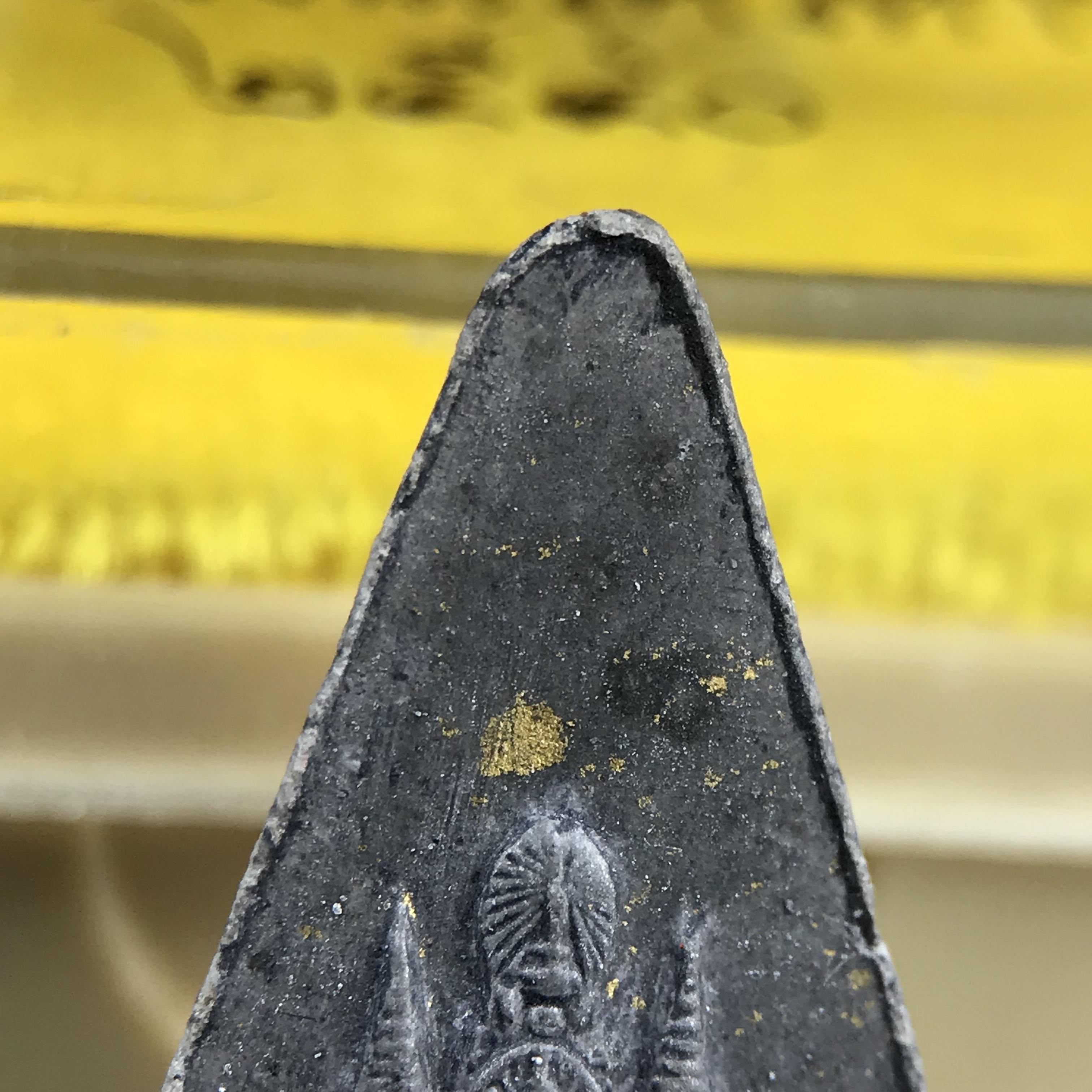 พระกำลังแผ่นดิน พระราชทาน วัดบวรนิเวศวิหาร ปี 2539 พิมพ์เล็กหน้ากากทองคำ (ในหลวง รัชกาลที่ 9 พระราชทานมวลสารจิตรลดา)นิยมหายาก