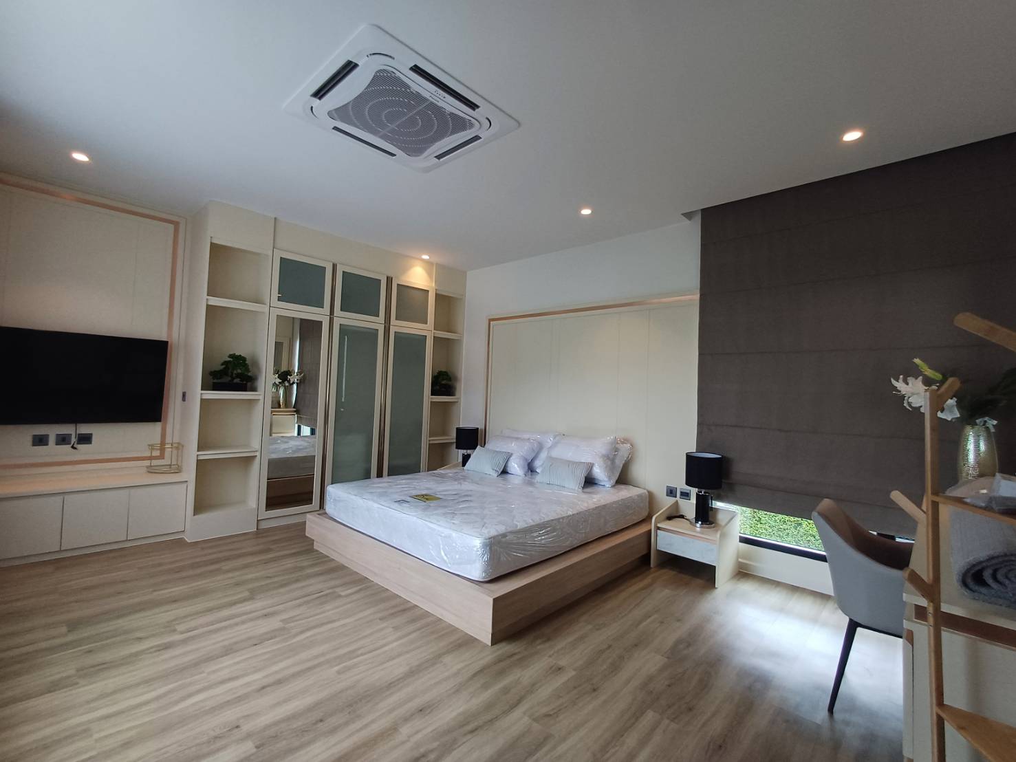 For Rent : Kohkaew, Modern style private pool villa, 4 Bedrooms 4 Bathrooms