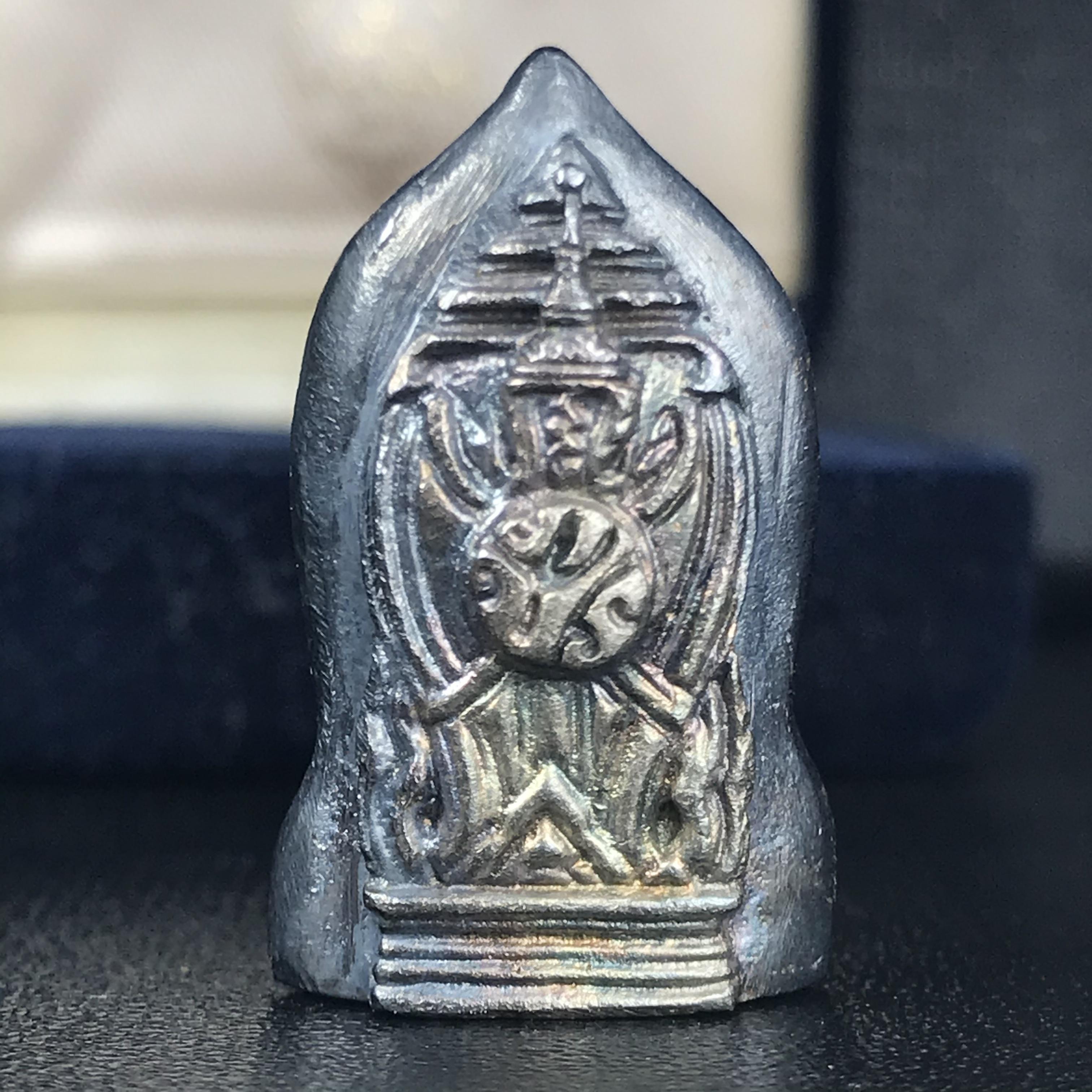 พระศาสดาใบเสมา ภปร. วัดบวรนิเวศวิหาร ปี2532 จัดสร้างในโอกาส 2 ทศวรรษรามาธิบดี เพื่อศูนย์การแพทย์สิริกิติ์ เนื้อเงิน(ผิวเดิมกลับดำสวยงาม)พร้อมกล่องบรรจุเดิม