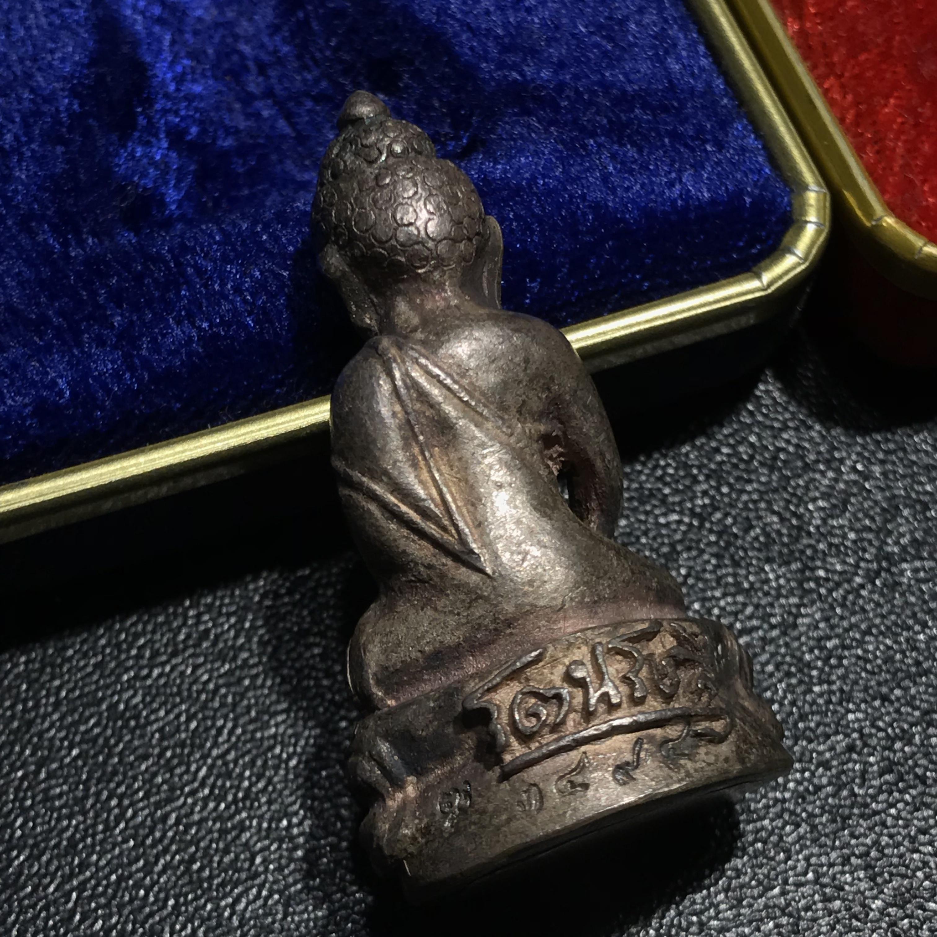 พระกริ่งรัตนรังสี-พระชัยวัฒน์รัตนรังสี ปี2537 เนื้อเงิน หลวงปู่เทสก์ เทสรังสี(สมเด็จพระญาณสังวรเป็นประธานพิธี)