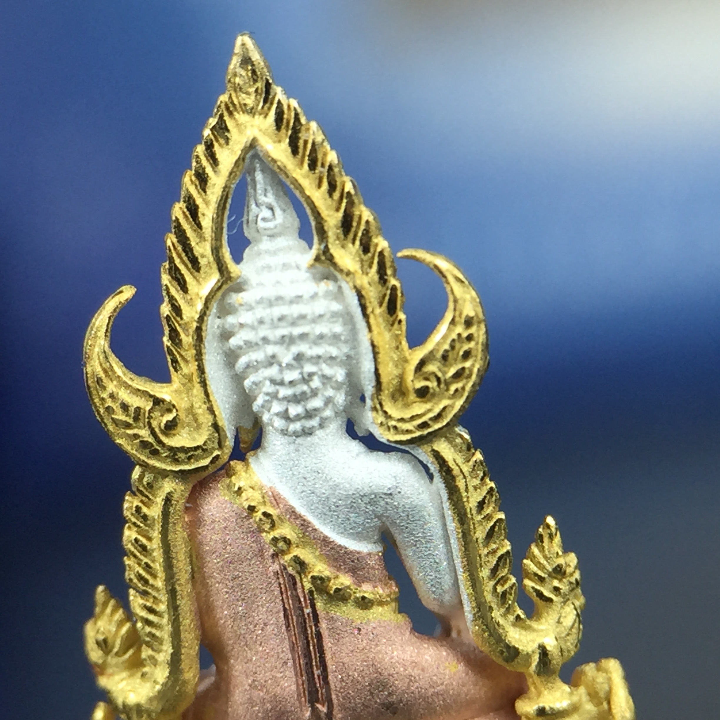 พระพุทธชินราช ภปร. โครงการ เพราะแผ่นดินนี้คือแผ่นดินเกิด เนื้อเงินชุบสามกษัตริย์ ปี2551 ขนาดหน้าตัก1/4นิ้ว (สวยงามหายาก)