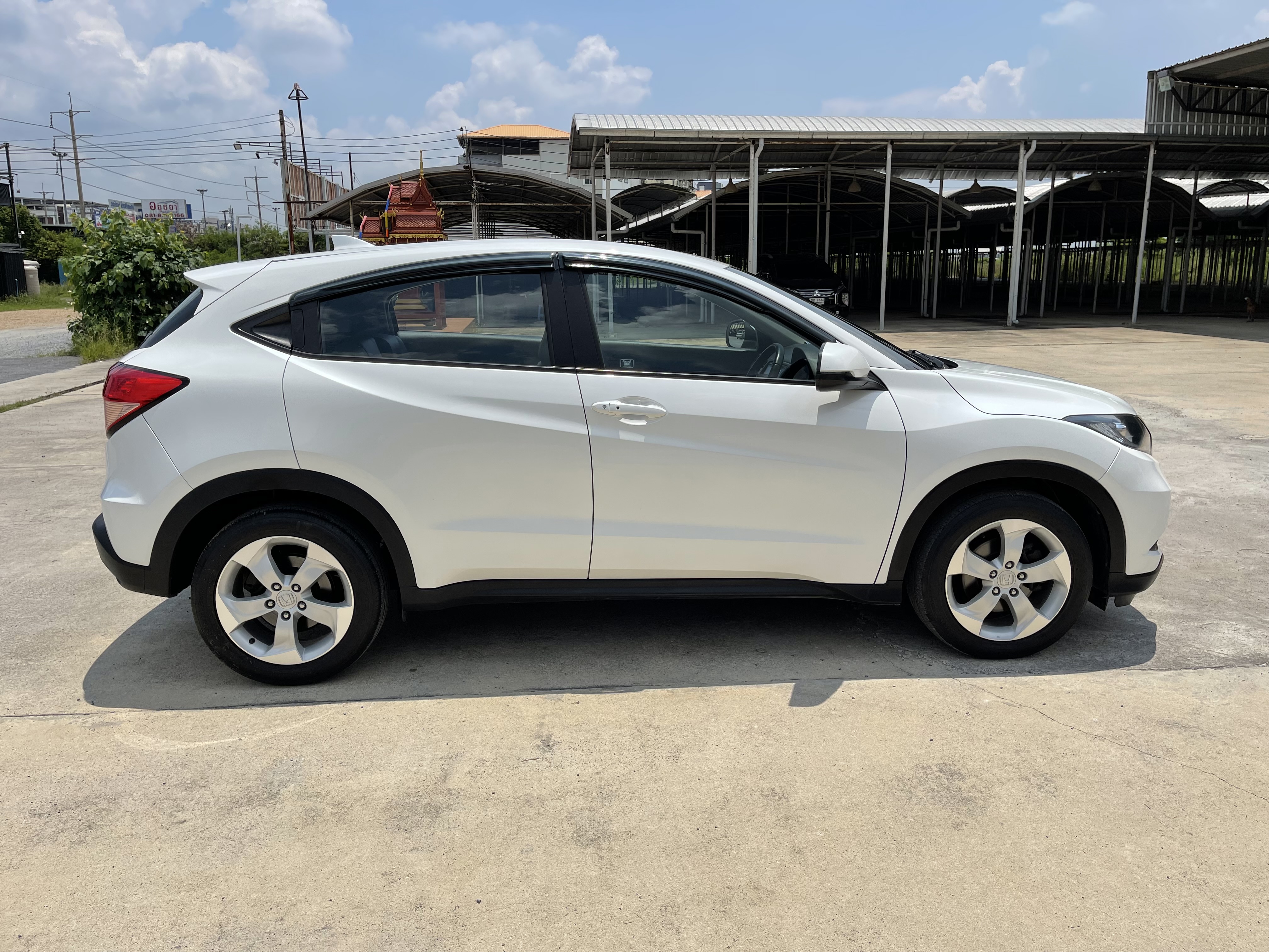 Honda Hrv 1.8 E At 2015 ขาวมุก