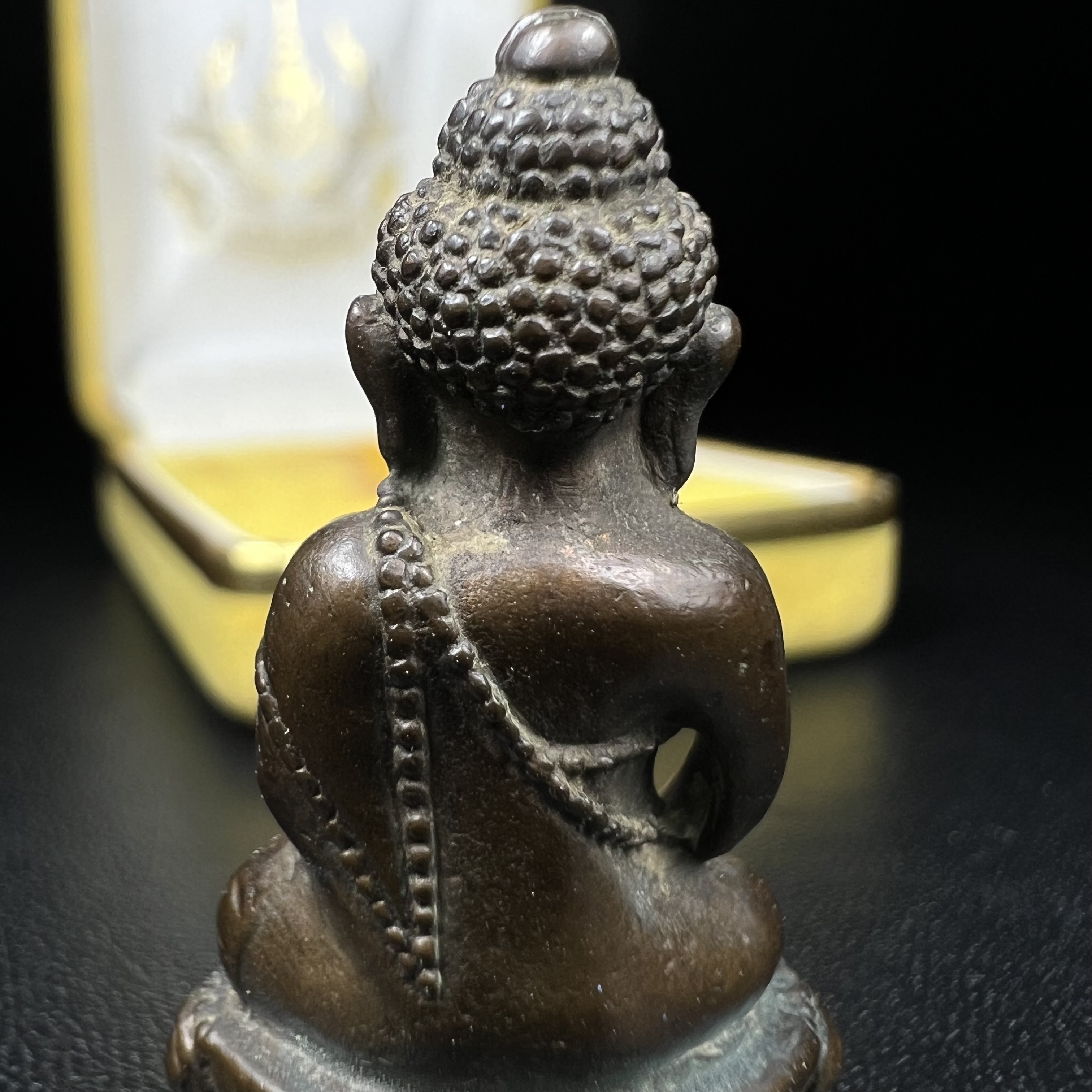 วัตถุมงคลคุ้มเกล้าฯ มหามงคลเฉลิมพระชนมพรรษา 6 รอบ รัชกาลที่ 9 ชุดพิเศษกรรมการ(หายาก) (ในหลวงรัชกาลที่9 ทรงจุดไฟพระฤกษ์และเททอง พิธีใหญ่)ยอดนิยมหายาก