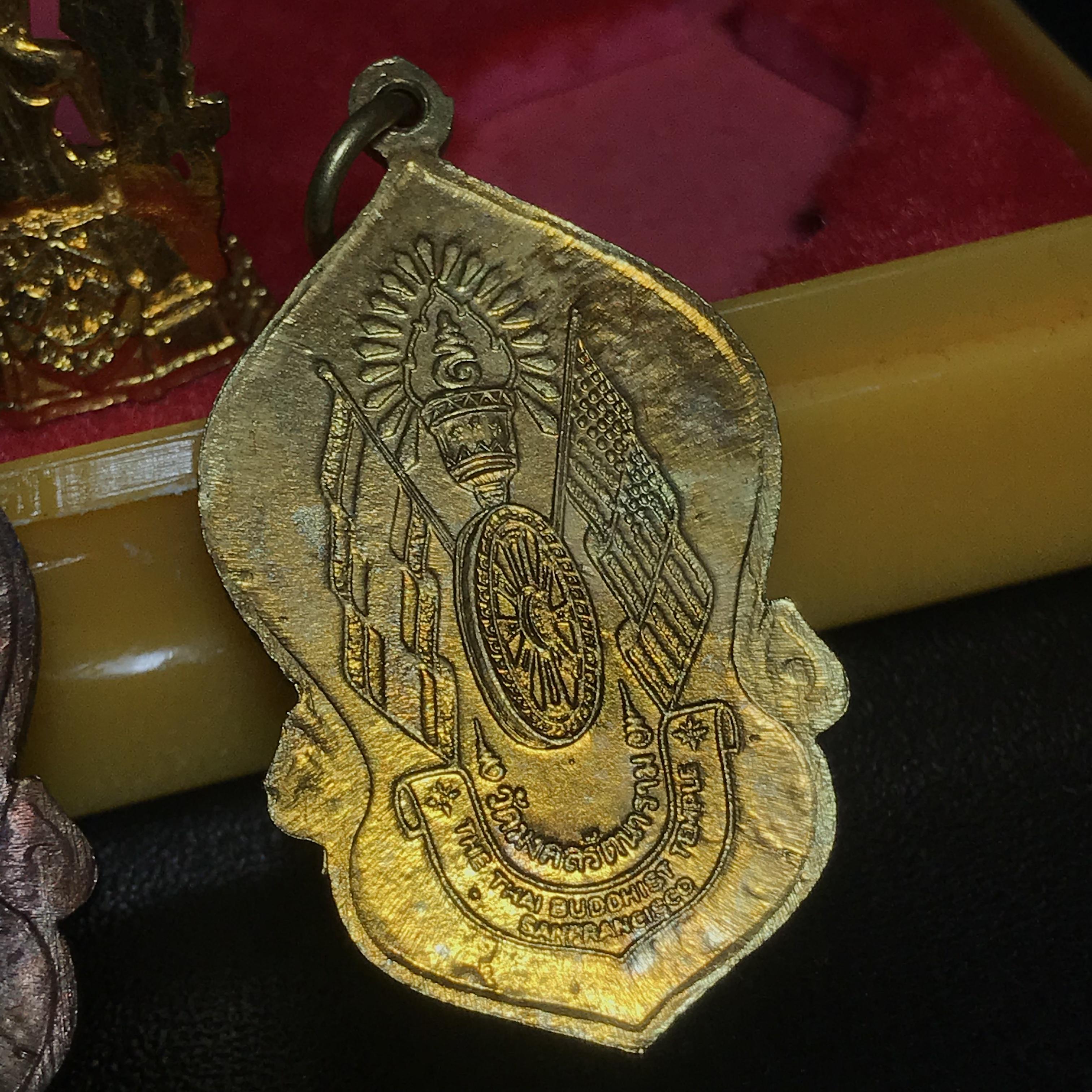 ชุดวัตถุมงคลพระพุทธมงคลรัตนภูมิพัฒนมหามุนี ภปร. วัดมงคลรัตนาราม วัดไทยในซานฟรานซิสโก สหรัฐอเมริกา ( Sanfrancisco USA.) ปี2523