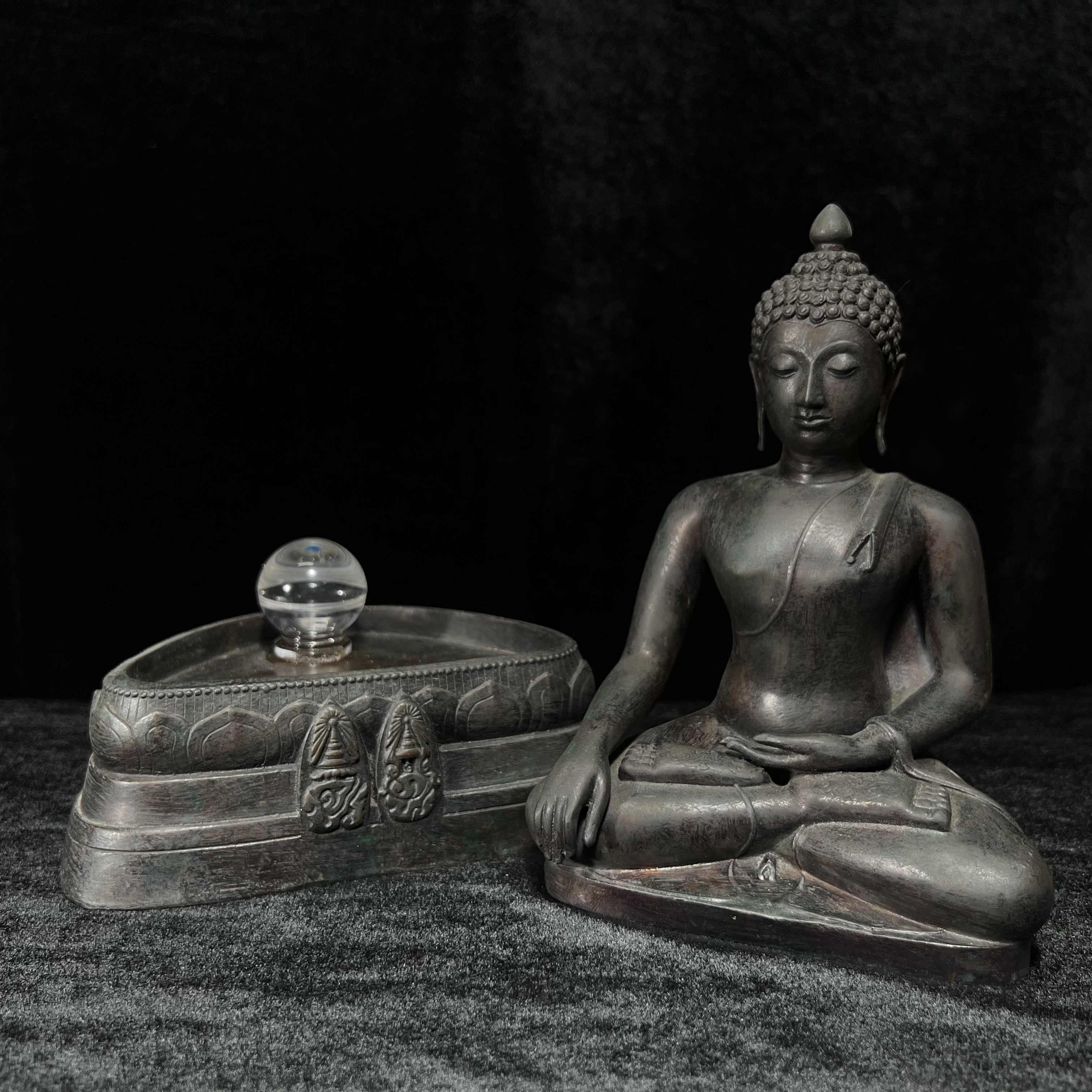 พระพุทธนรสีห์ จปร.+ภปร. ครบรอบ 100 ปี ธนาคารไทยพาณิชย์ ปี 2550 พระบูชาหน้าตัก 5 นิ้ว 2 ถอด(พร้อมตลับพระธาตุ) สมเด็จพระเทพรัตนราชสุดาฯ เสด็จเป็นองค์ประธานในพิธีเททอง(พุทธศิลป์งดงาม)ด้านหน้าฐานประดับด้วยตราสัญลักษณ์พระปรมาภิไธยย่อ