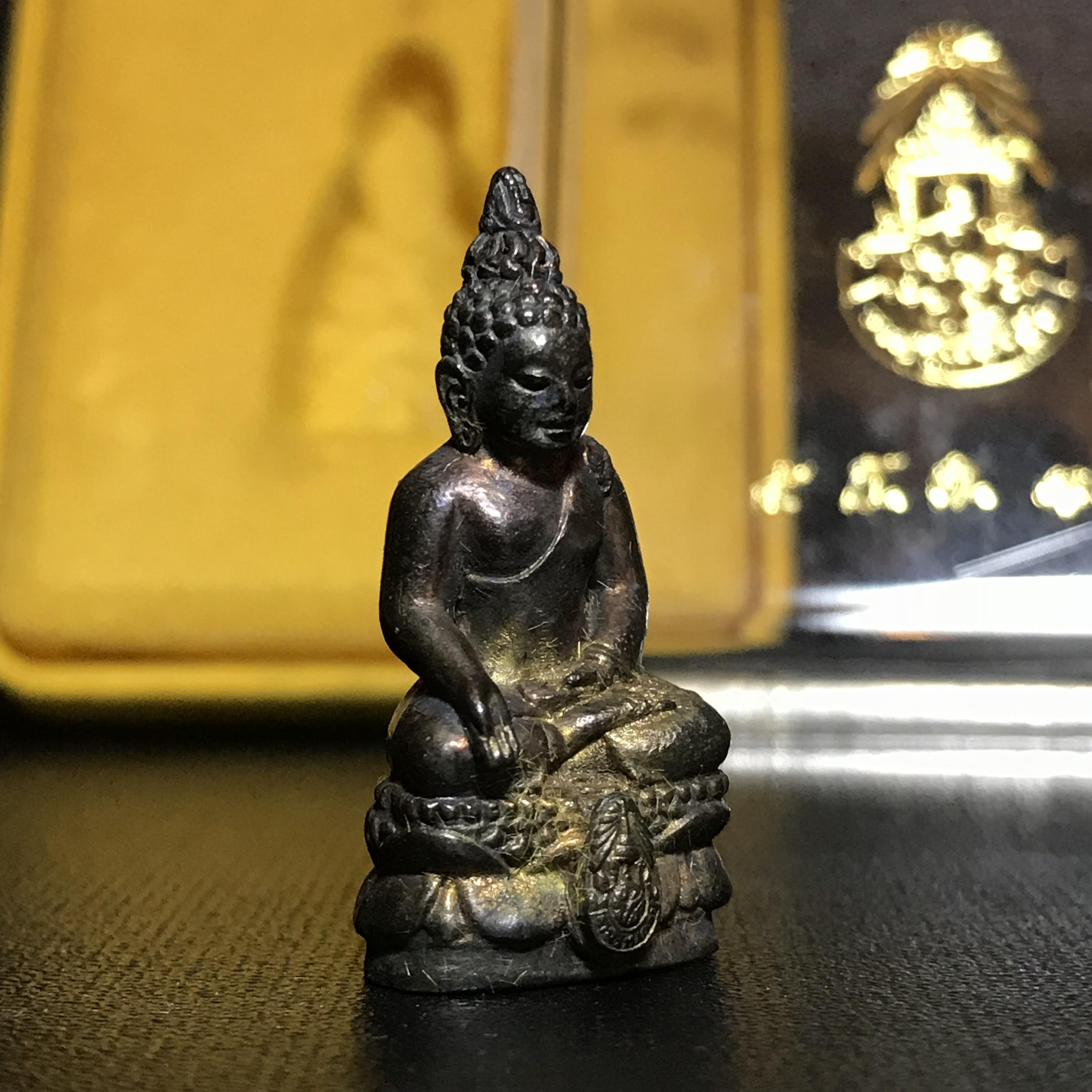 พระกริ่งไพรีพินาศ รุ่น ภปร. ราชวิทยาลัย ปี2535 เนื้อนวโลหะ(1ใน2535องค์)