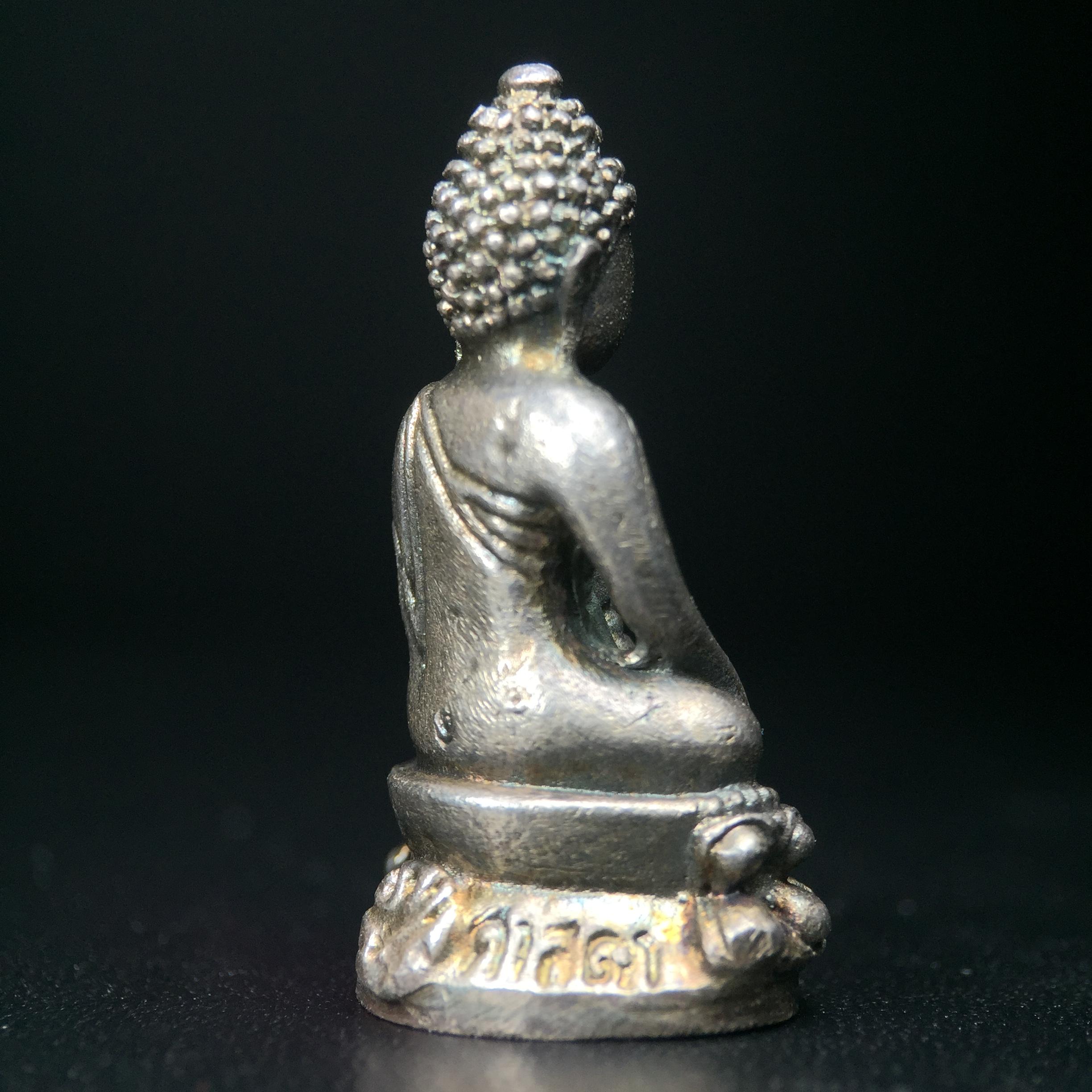 พระกริ่งศาสดา ภปร. วัดบวรนิเวศวิหาร ปี 2532 จัดสร้างในโอกาสสองทศวรรษรามาธิบดี เพื่อศูนย์การแพทย์สิริกิติ์ เนื้อเงิน+เนื้อนวโลหะ(1ชุดรวม 2 องค์) (พิธีใหญ่ มวลสารมงคล สวยงามเข้มขลัง)สมเด็จพระญาณสังวร สมเด็จพระสังฆราชฯเสด็จเททอง