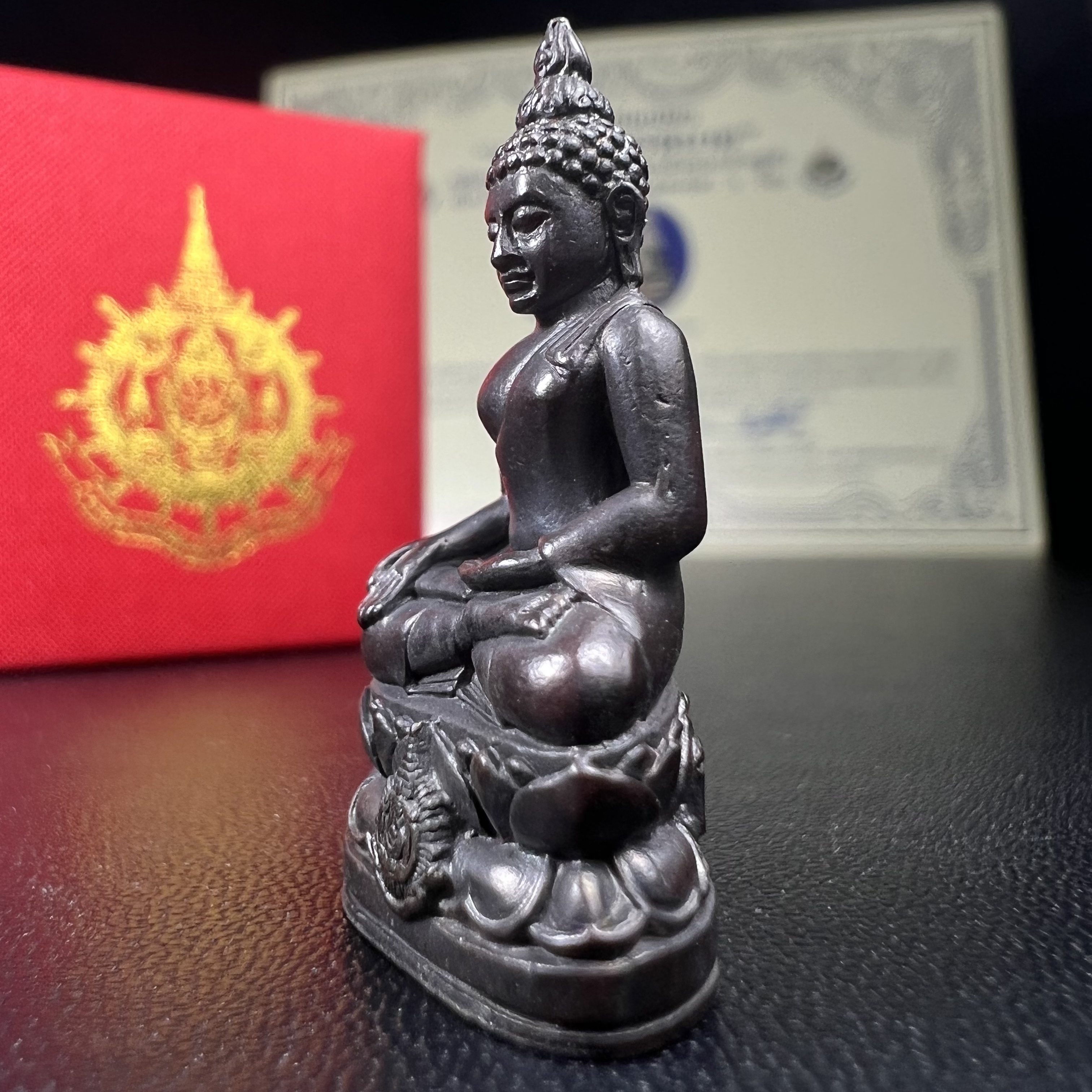 พระกริ่งไพรีพินาศ เฉลิมพระเกียรติ พระบาทสมเด็จพระเจ้าอยู่หัวรัชกาลที่9 พระชนมพรรษา 6 รอบ ปี2542 เนื้อนวโลหะผสมทองคำ(บรรจุเหล็กไหล)ดีนอก-ดีใน***องค์นี้สภาพสวยครบสมบูรณ์ มาพร้อมกล่องเดิมและใบรับรองจากผู้จัดสร้างแบบนี้หายากมาก***