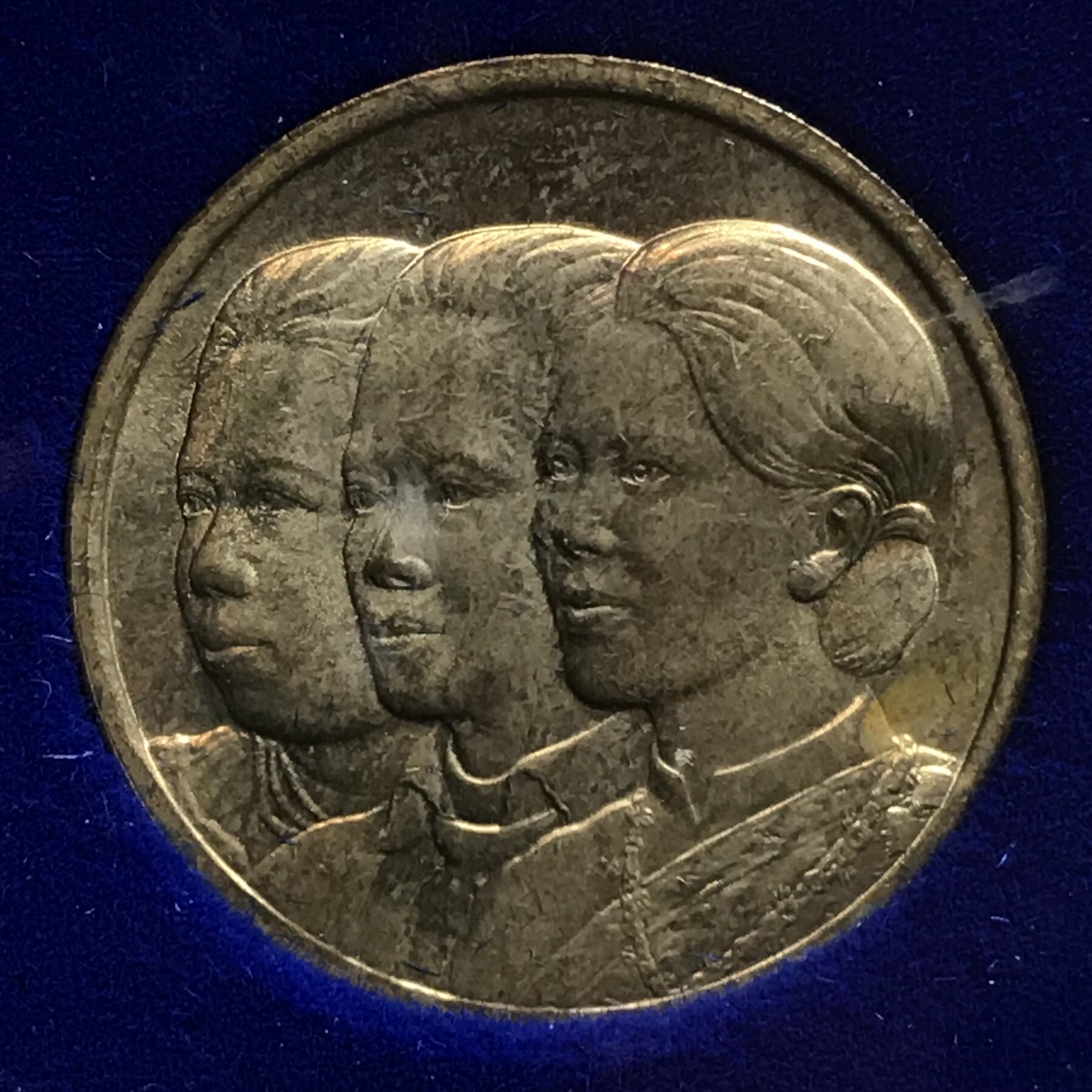 ชุดที่ระลึกครบ 84 ปี โรงพยาบาลจุฬาลงกรณ์ สภากาชาดไทย 30 พฤษภาคม พ.ศ.25241(ในหลวงรัชกาลที่9เสด็จในพิธี)