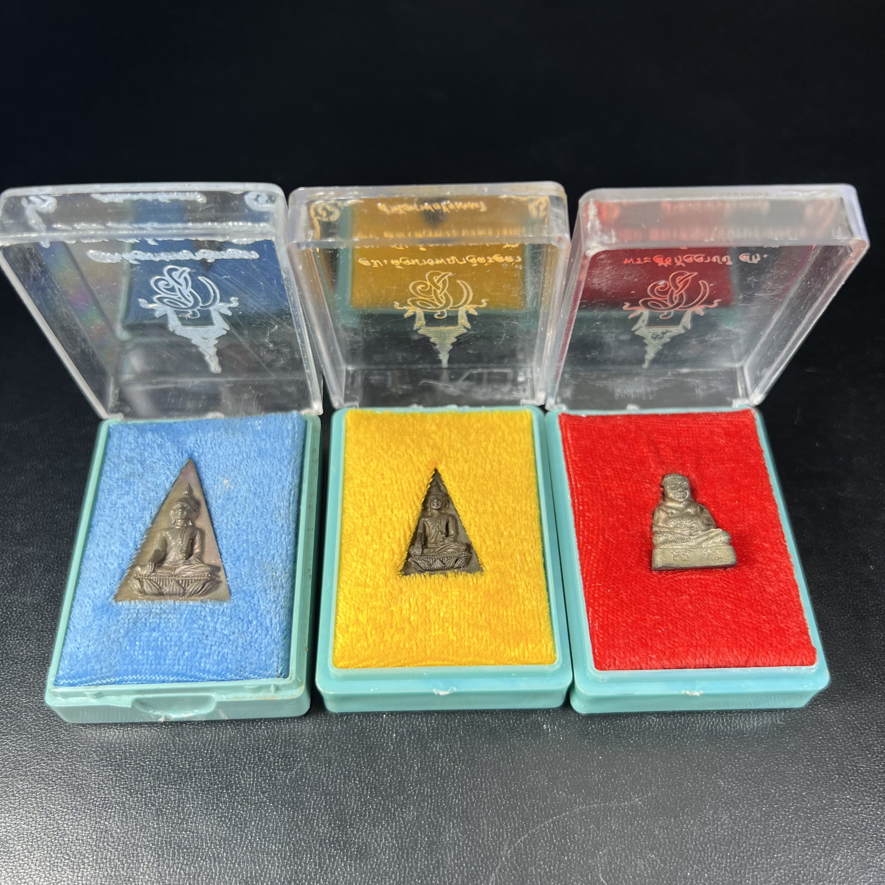 สมเด็จนางพญาจิตรลดา สก. พิมพ์ใหญ่และพิมพ์เล็ก + สมเด็จพระสังกัจจายน์ สก. ครบชุดเนื้อนวโลหะ(รวม 3 องค์) เฉลิมพระชนมพรรษา 5 รอบ สมเด็จพระบรมราชินีนาถ ปี 2535 จัดสร้างโดย สำนักนายกรัฐมนตรี (พิธีปลุกเสกใหญ่ 3 วาระ)(ในหลวง ร.๙ และพระราชินี เสด็จในพิธี)