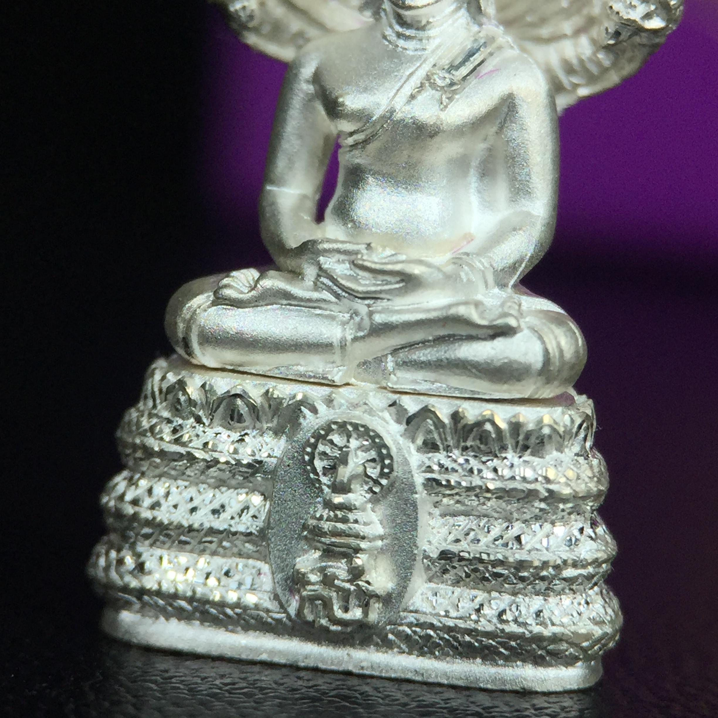 พระนาคปรก สธ. รุ่นสร้างพระอุโบสถเฉลิมพระเกียรติ 4 รอบ 84 พรรษา สมเด็จพระเทพรัตนราชสุดาฯ วัดบวรนิเวศวิหาร ปี 2543 พิมพ์เล็ก เนื้อเงินบริสุทธิ์ แบบพ่นทรายขัดเงาบางส่วน(สภาพ สวย กล่องบรรจุเดิมครบ)พิธีใหญ่ พุทธศิลป์งดงาม หายาก (1 ใน 2999 องค์)