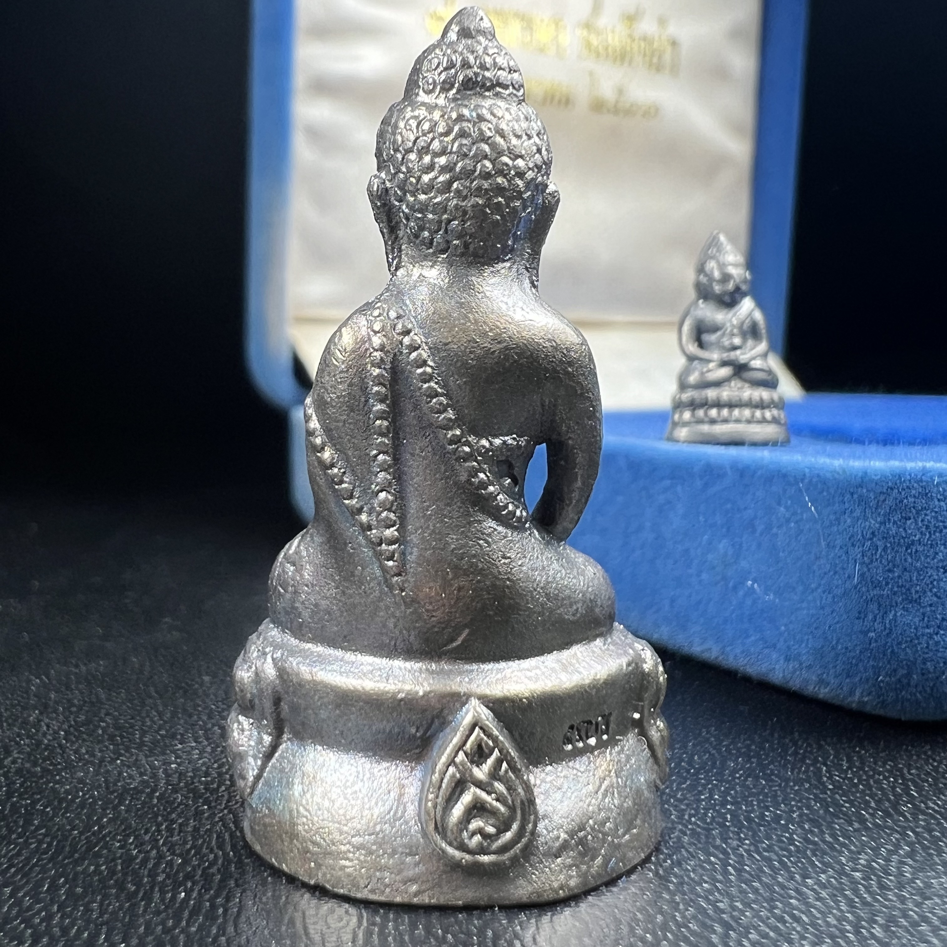 พระกริ่ง-พระชัยวัฒน์ สว. 90 พรรษาสมเด็จย่า ปี2533 เนื้อนวโลหะ(ผสมทองคำเยอะมากรุ่นนี้)(ในหลวงรัชกาลที่9เสด็จในพิธี)(หล่อแบบโบราณอุดมวลสาร 108 แบบฉบับพระกริ่งใหญ่สายวัดสุทัศน์ พระสังฆราช(แพ))(1 ใน 3000 ชุด) หายาก