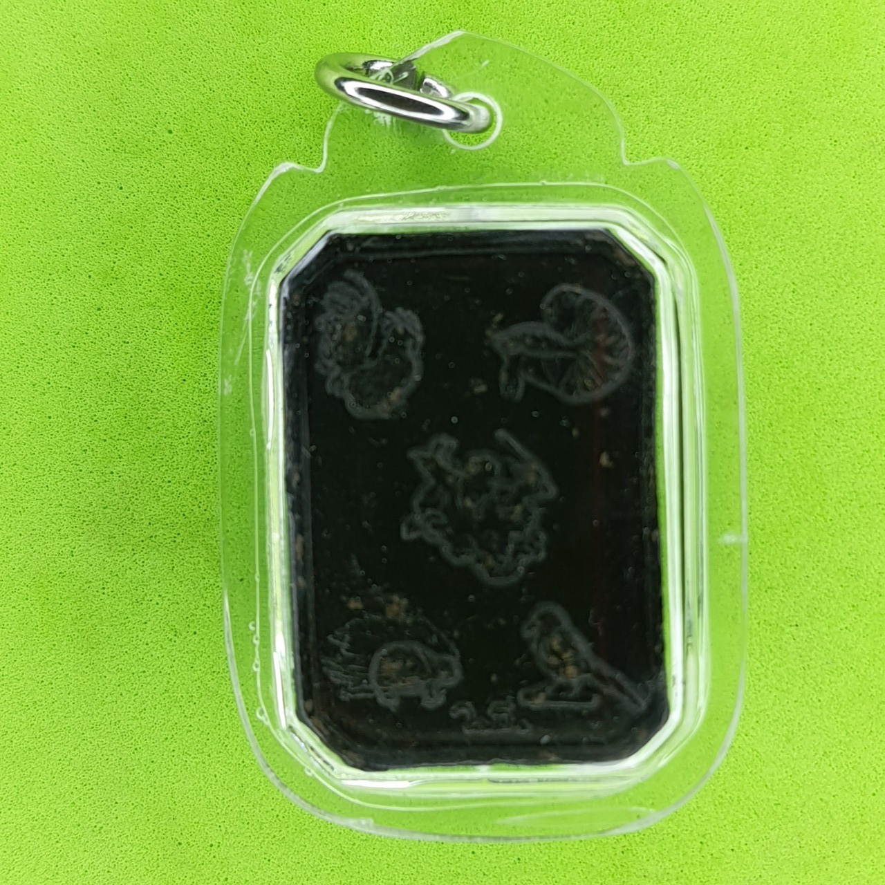 พระเครื่อง หลวงพ่อปาน รุ่น กฤษฎาภินิหาร อำนาจ เมตตา แคล้วคลาด ไม่จน สีทำเก่า เลี่ยมกรอบ พระหลวงพ่อปาน หลวงพ่อปาน พระแท้ หลวงพ่อปานทรงครุฑ