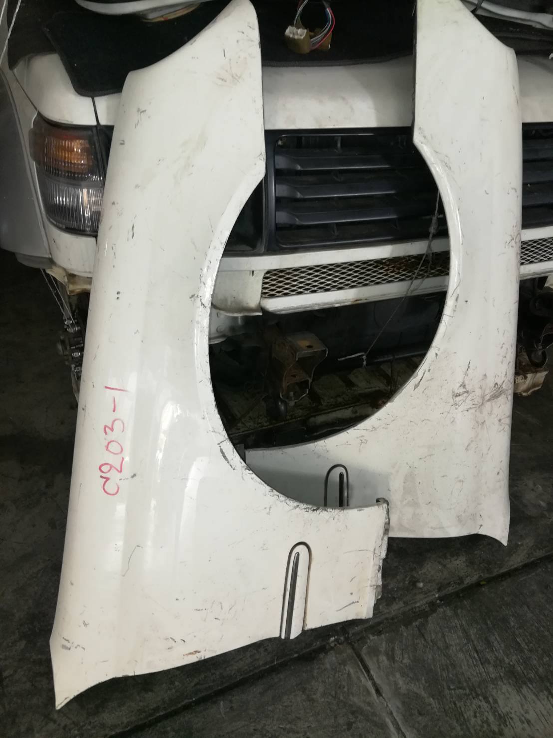 บังโคลนหน้า BENZ W203