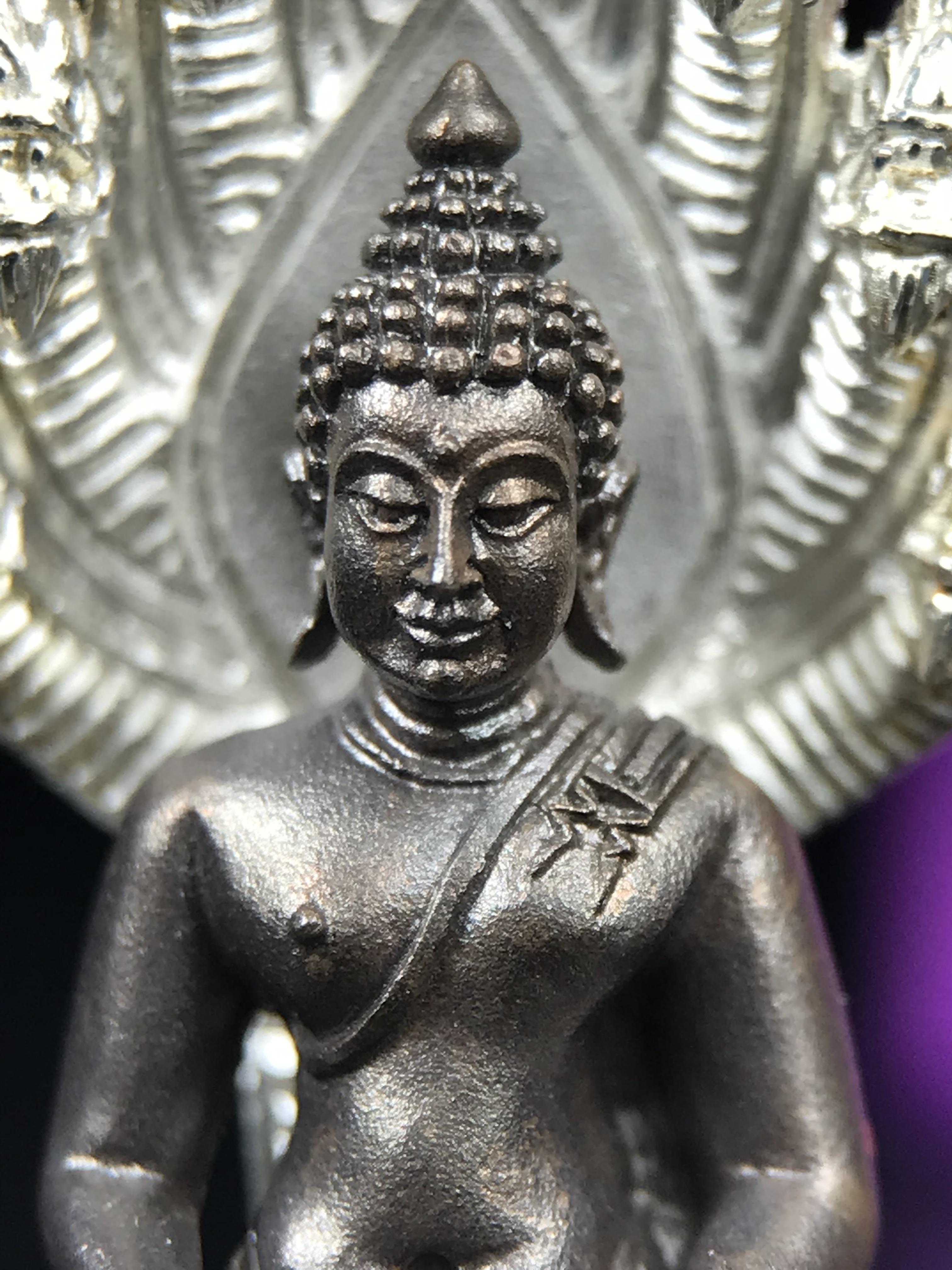 พระนาคปรก สธ. รุ่นสร้างพระอุโบสถเฉลิมพระเกียรติ 4 รอบ 84 พรรษา สมเด็จพระเทพรัตนราชสุดาฯ วัดบวรนิเวศวิหาร ปี 2543 พิมพ์ใหญ่ องค์พระเนื้อนวโลหะ ฐานนาคปรกเนื้อเงิน(สภาพ สวย )พิธีใหญ่ พุทธศิลป์งดงาม หายาก(องค์หมายเลขสวย ๒๖๗) (1 ใน 1999 องค์)