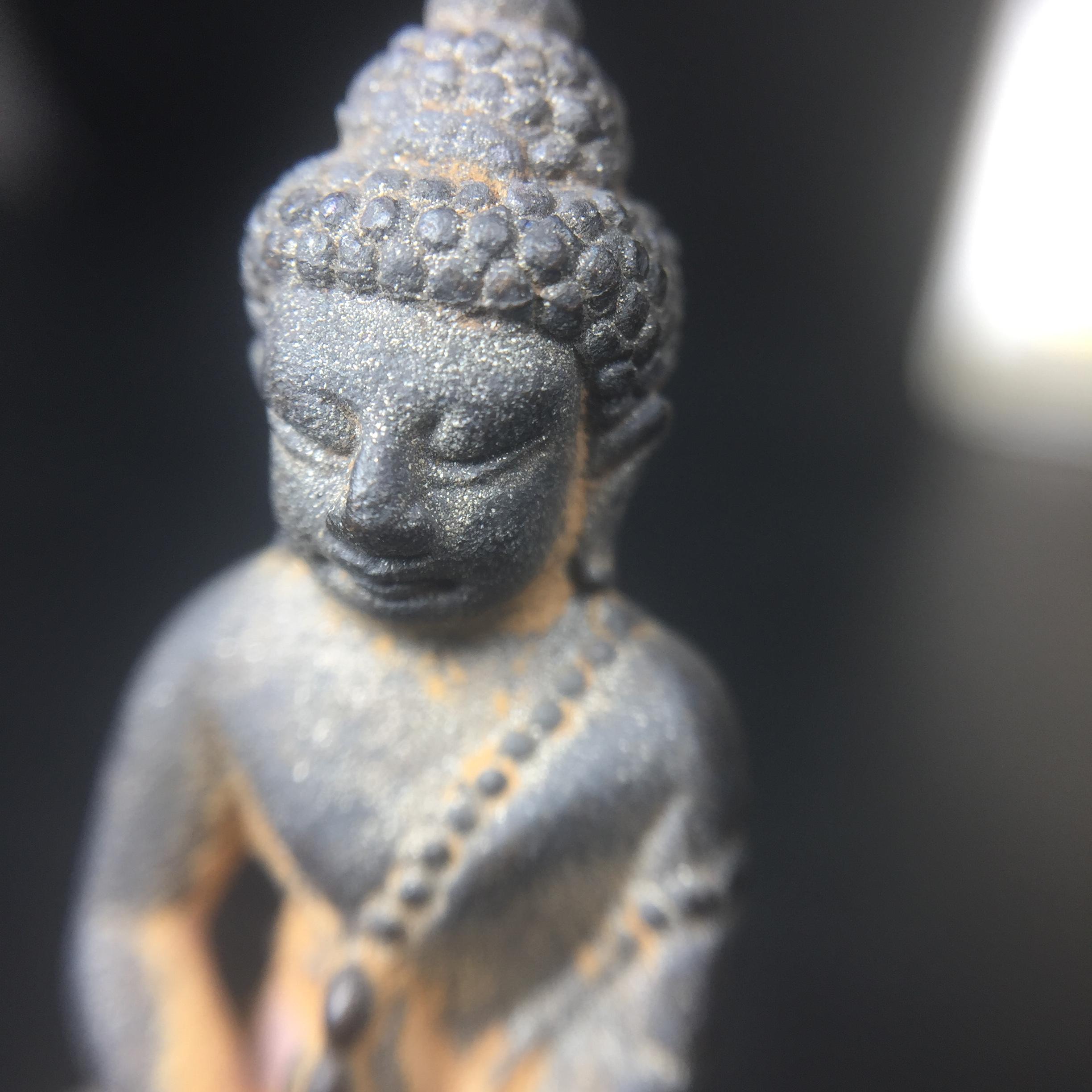 พระกริ่งชินบัญชรฉลองพระชันษา 100 ปี สมเด็จพระญาณสังวร วัดบวรนิเวศวิหาร ปี 2556 เนื้อนวโลหะผสมทองคำก้นทองแดง พิธีใหญ่ มวลสารเด่น นิยม(1 ใน 2556 องค์)