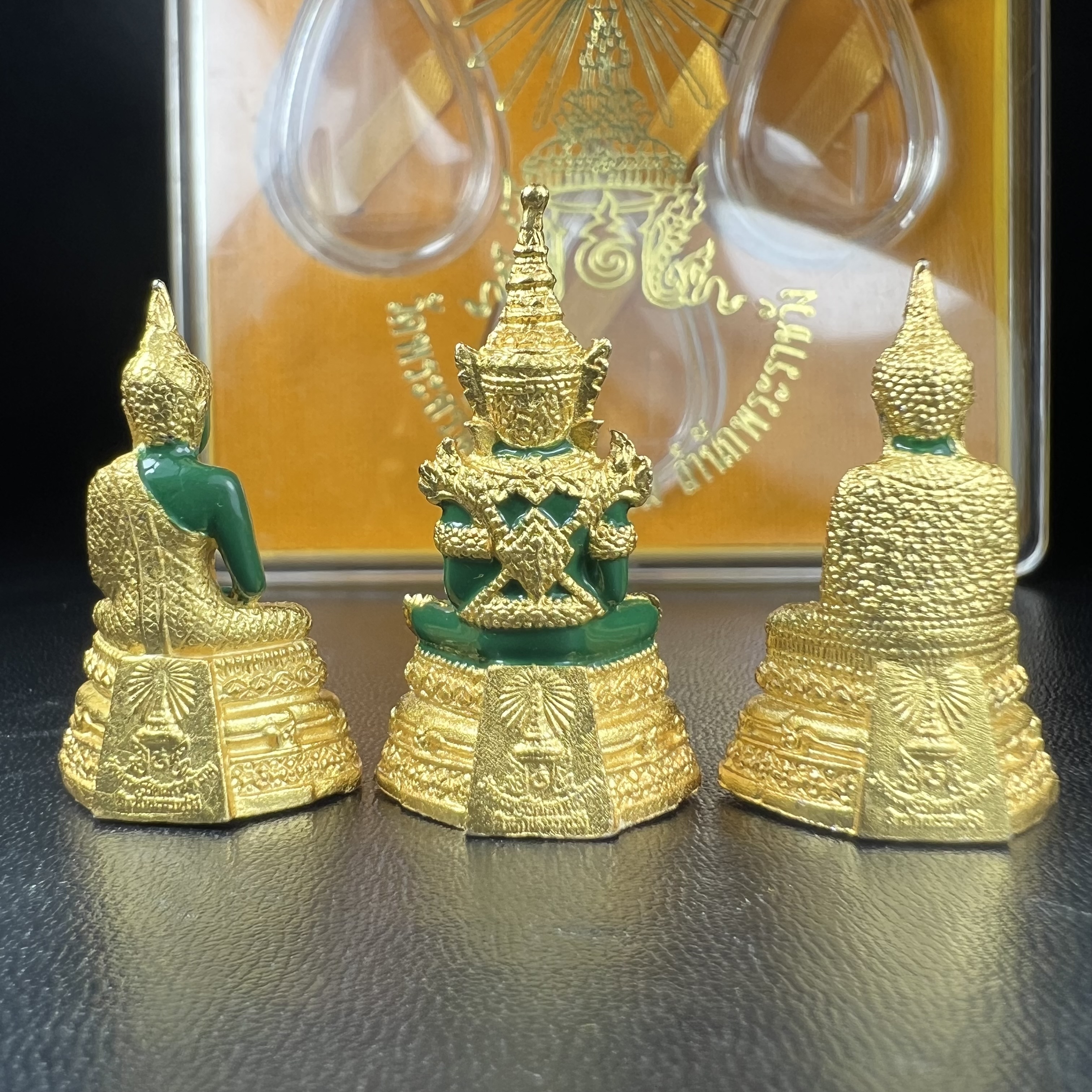 พระพุทธมหามณีรัตนปฏิมากร(พระแก้วมรกต) วัดพระศรีรัตนศาสดาราม สำนักพระราชวัง จัดสร้าง ชุด3 ฤดู ร้อน ฝน หนาว(บรรจุมวลสารใต้ฐาน)