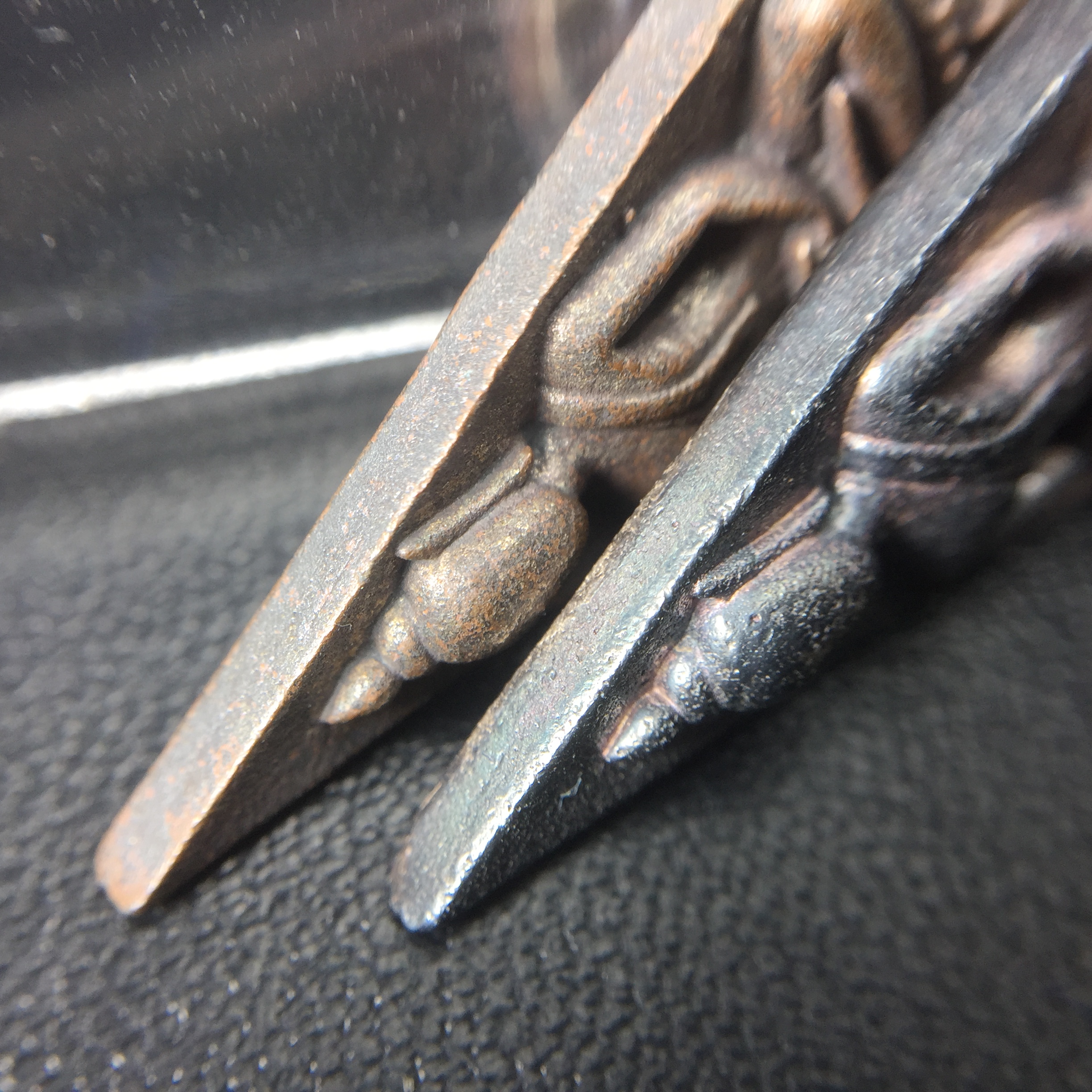 พระกำลังแผ่นดิน (สมเด็จจิตรลดา2) จัดสร้างเฉลิมพระเกียรติ ร.9 ครองราชย์ 50 ปี 2539 เนื้อเงิน(ผิวเดิมกลับดำ รุ้งๆสวย)+เนื้อนวโลหะ(สร้างน้อยหายาก)พร้อมกล่องบรรจุเดิมครบสมบูรณ์(1ใน2539องค์)