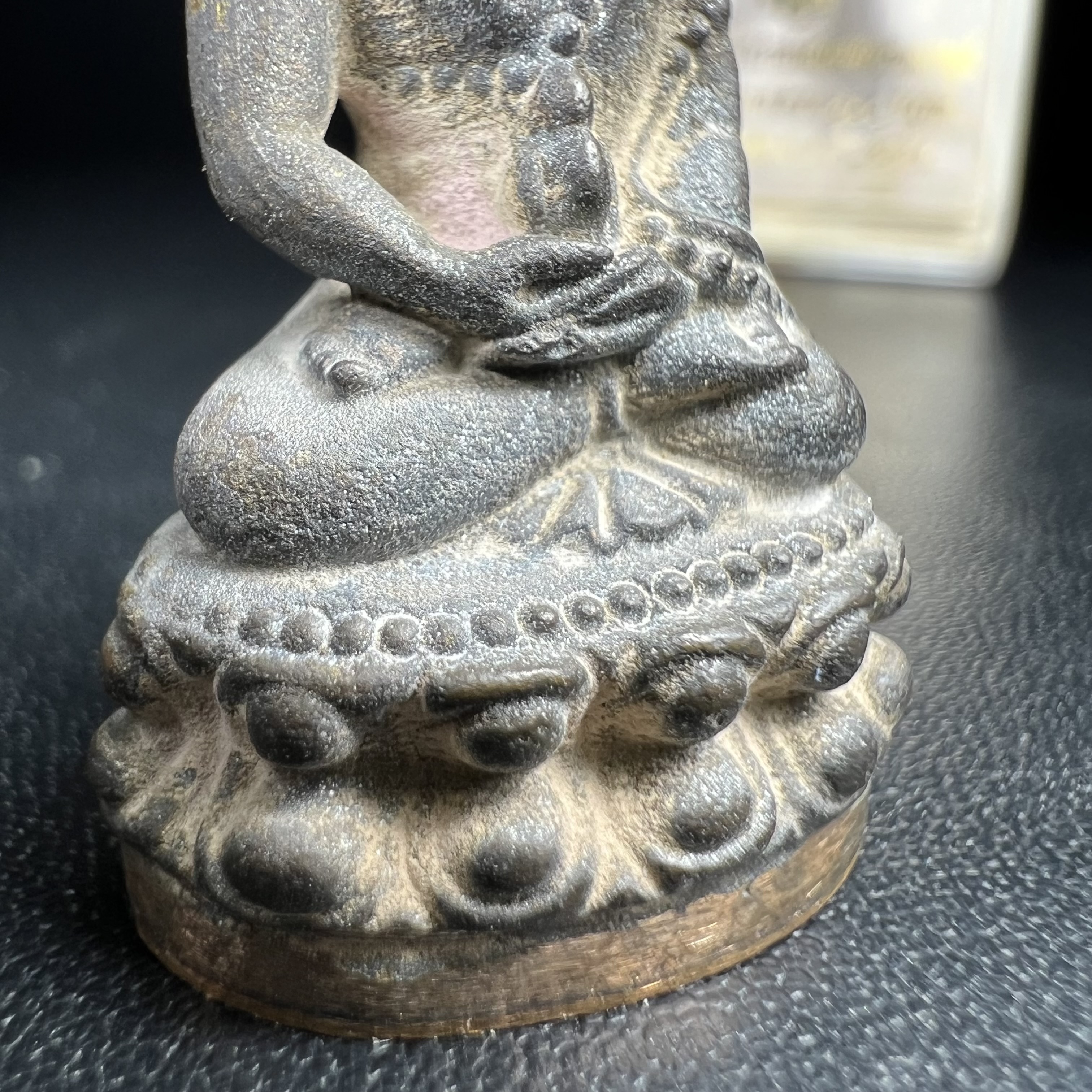 พระกริ่งชินบัญชรฉลองพระชันษา 100 ปี สมเด็จพระญาณสังวร วัดบวรนิเวศวิหาร ปี 2556 เนื้อนวโลหะผสมทองคำก้นทองแดง พิธีใหญ่ มวลสารเด่น นิยม(1 ใน 2556 องค์)