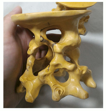 ฐานหรือกี๋ไม้boxwood ทรงรากไม้ อันละ