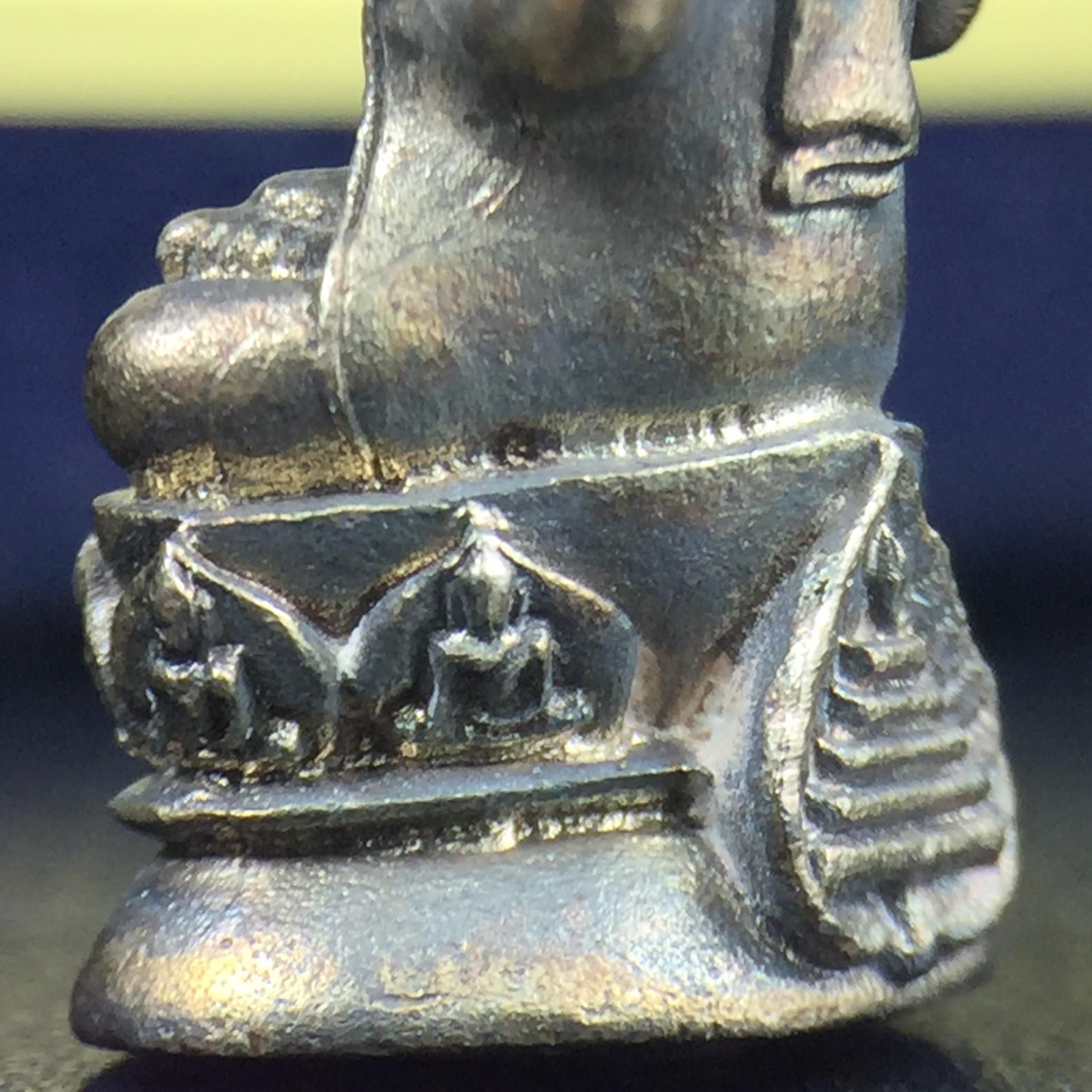 พระกริ่งปรมานุชิตชิโนรส วัดพระเชตุพนวิมลมังคลาราม(วัดโพธิ์) ปี2533 เนื้อเงิน ( ในหลวงรัชกาลที่9เสด็จเททอง)พิธีใหญ่ งดงามด้วยพุทธศิลป์เปี่ยมด้วยพุทธคุณ อีกหนึ่งรุ่นที่แนะนำสะสมบูชา