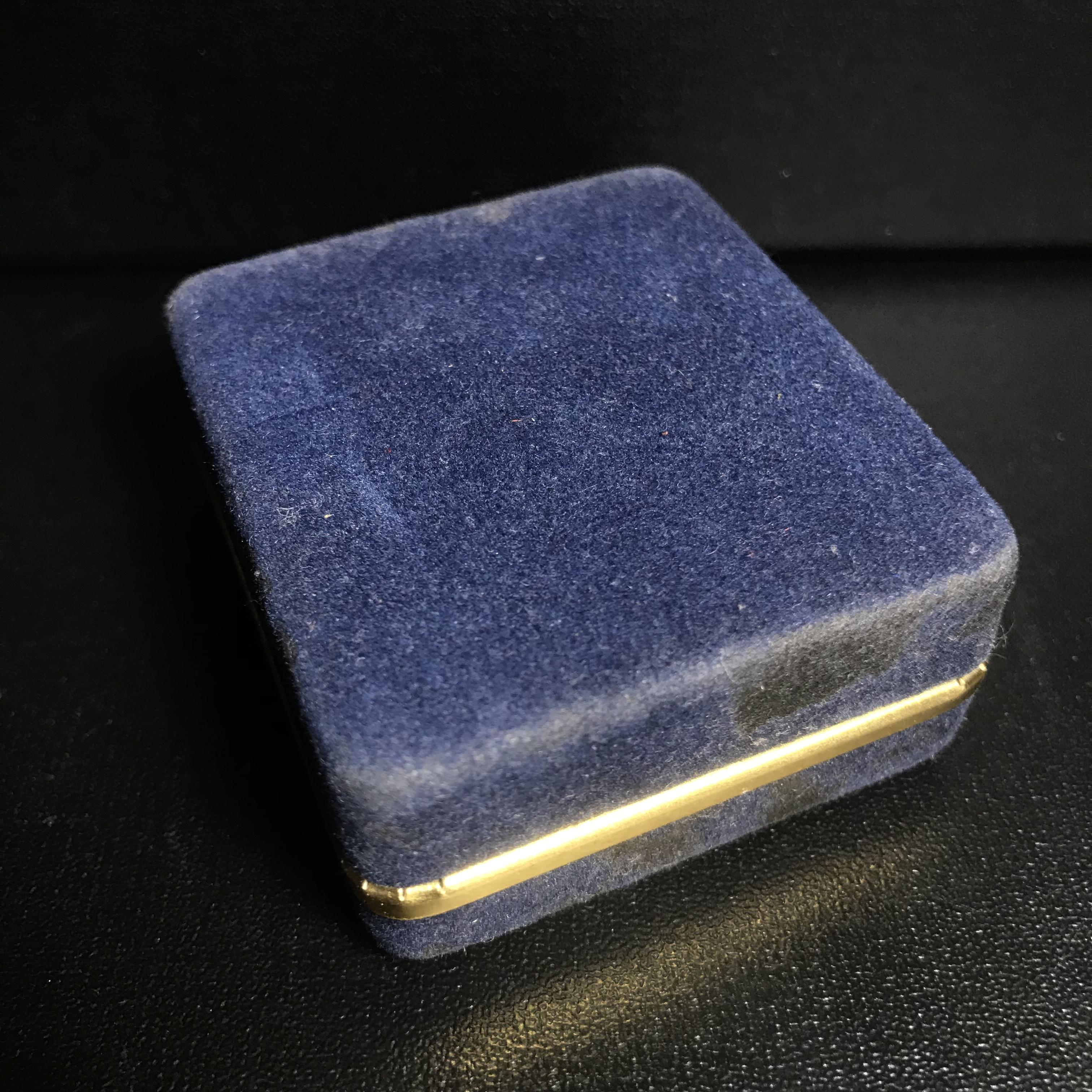 เหรียญพระบรมรูปคุ้มเกล้า รพ.ภูมิพล ปี2522 (ในหลวงเททอง) เนื้อเงิน พิมพ์ใหญ่ คัดสภาพสวยพร้อมกล่องเดิมยุคแรก(หายาก)