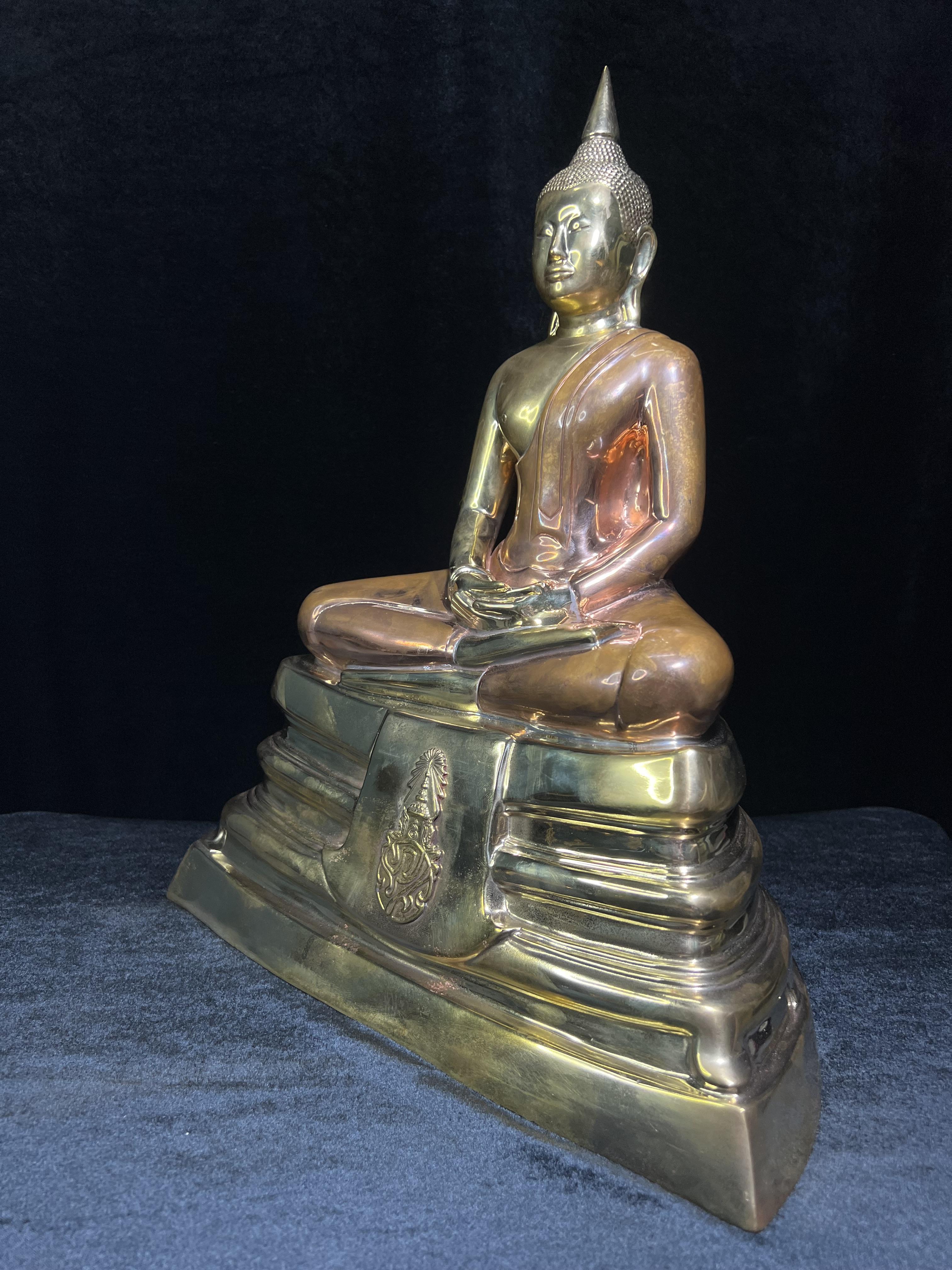 พระบูชาพระพุทธโสธร ภปร. รุ่นย้อนยุค ปี 2539 กาญจนาภิเษกครองราชสมบัติครบ 50ปี ในหลวงรัชกาลที่ 9 ขนาดหน้าตัก 9นิ้ว เนื้อสามกษัตริย์ หมายเลข๐๒๓๒๓(เลขสวย)อีกหนึ่งรุ่นยอดนิยม