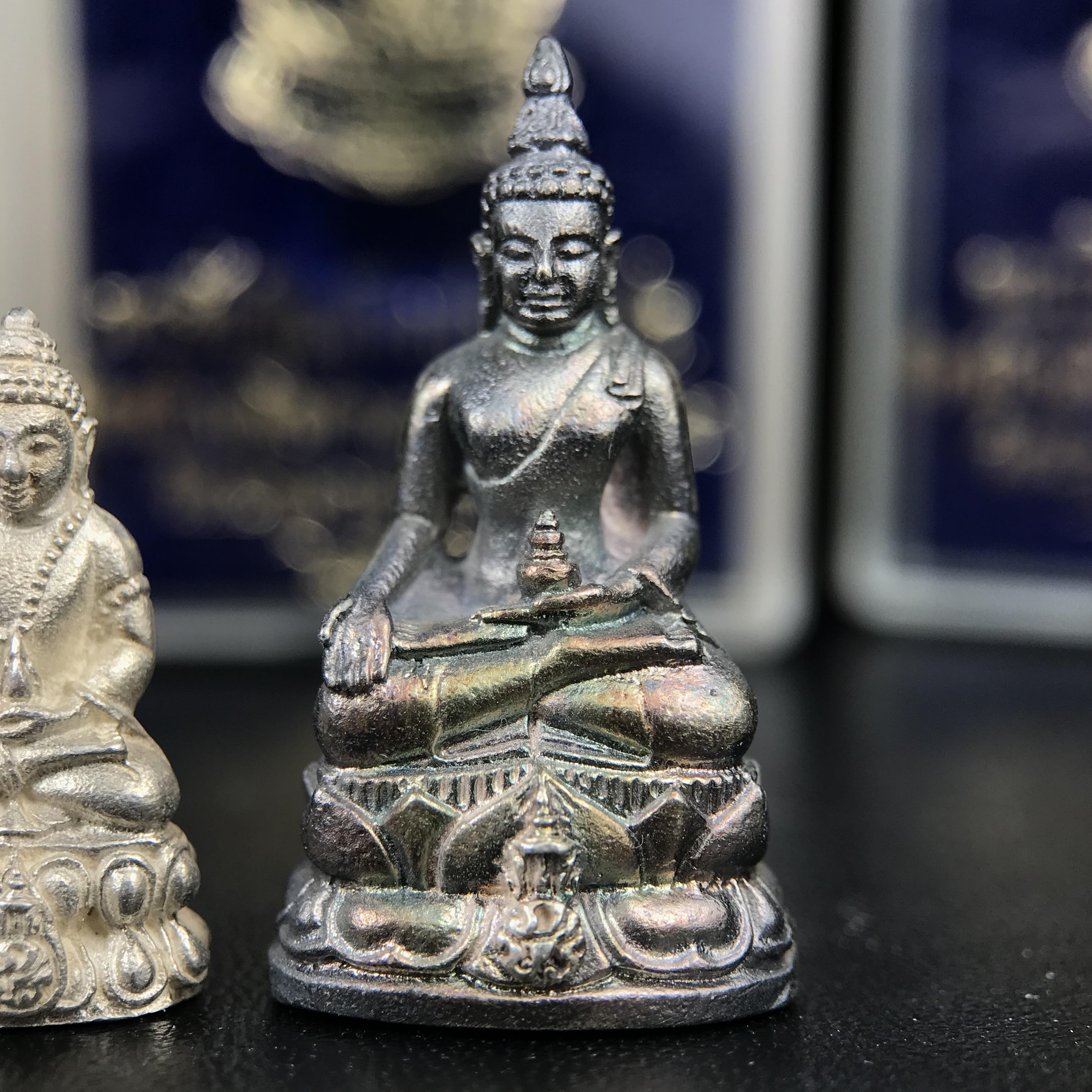 พระกริ่งนวปทุม ภปร.-พระชัยวัฒน์นวปทุม ภปร.-พระกริ่งไพรีพินาศ ภปร. รุ่นแรก วัดปทุมวนาราม ครบชุดเนื้อเงิน ปี2535(ในหลวงรัชกาลที่9เสด็จเททอง)(1ใน3000องค์)หายาก***เก็บทีเดียวครบชุดไปเลยรุ่นนี้ แนะนำ....ตอนนี้หายากแล้ว***