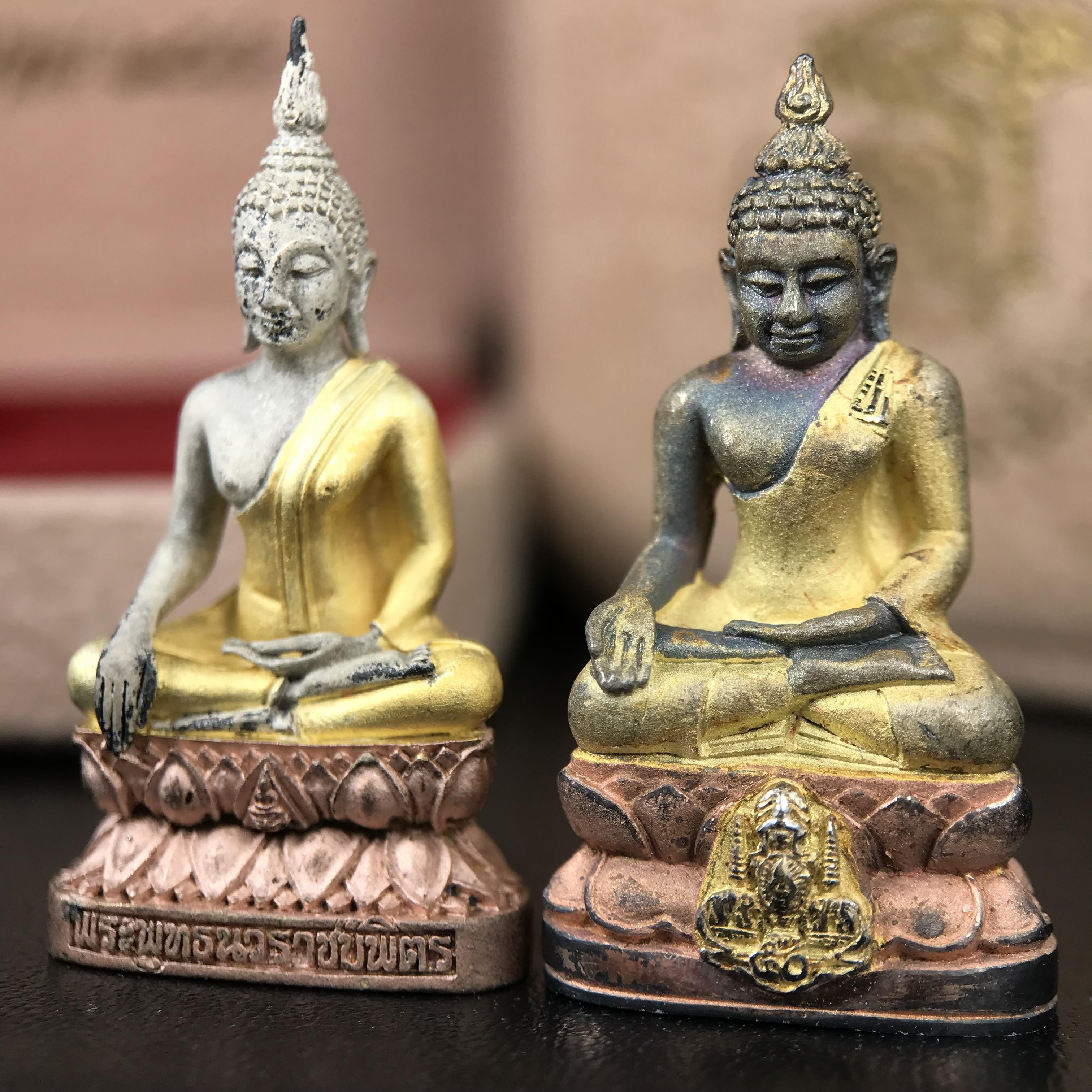 พระกริ่งพระพุทธนวราชบพิตร+พระกริ่งไพรีพินาศ ตรากาญจนาภิเษกครองสิริราชสมบัติครบ 50 ปี รัชกาลที่9 ปี2540 เนื้อเงินสามกษัตริย์(ผิวเดิมสวย ครบ สมบูรณ์)พร้อมกล่องบรรจุเดิมครบ ***ครบชุดพระราชทานทั้งสององค์ นานทีจะมีมาคู่กันครับ(หายาก)***