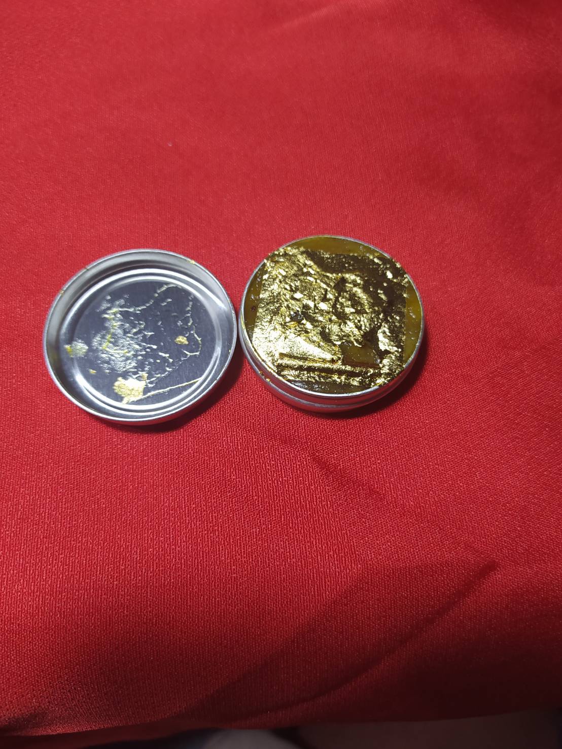 สีผึ้งนะเมตตามหานิยม