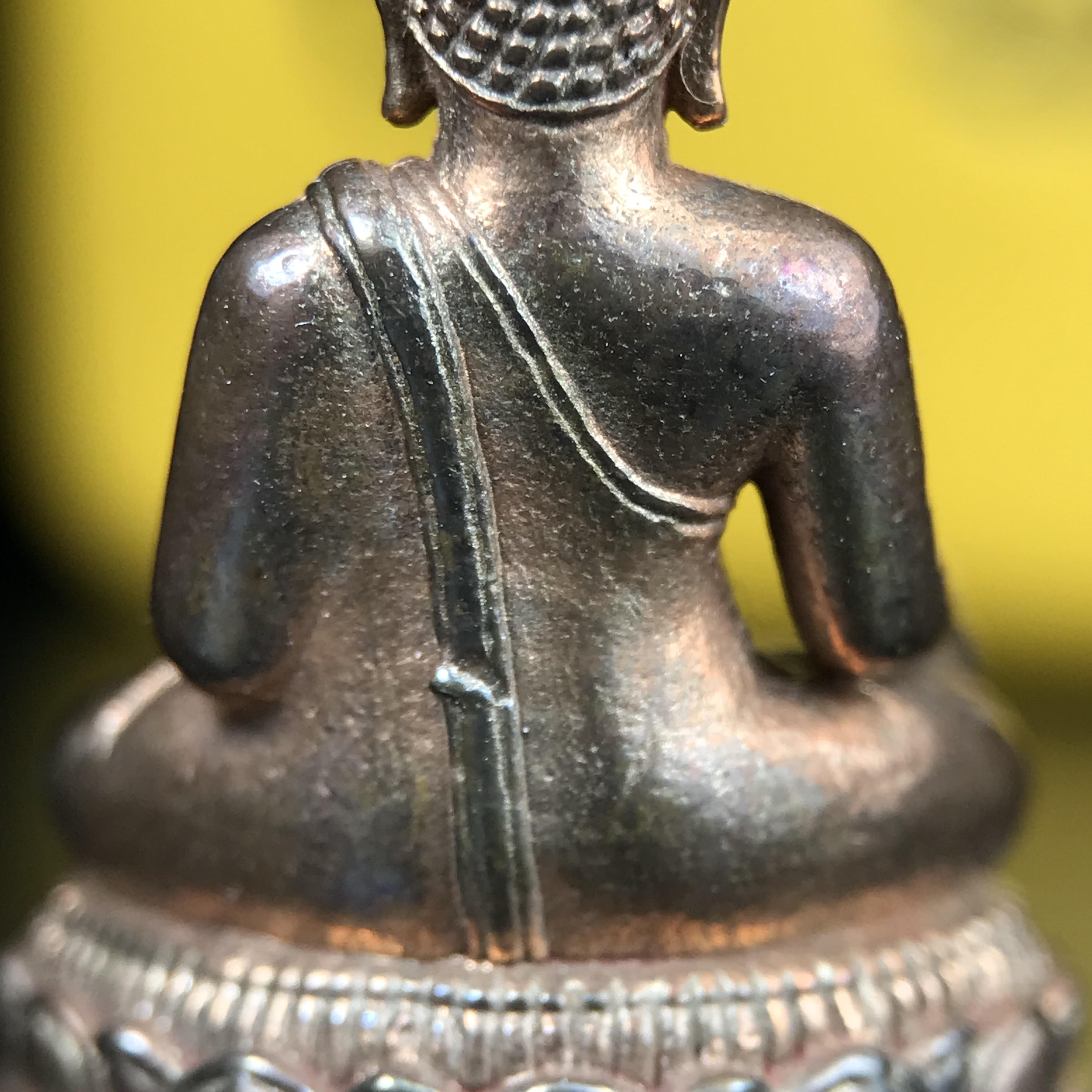 พระกริ่งพระพุทธนรสีห์ จปร.+ภปร. ครบรอบ 100 ปี ธนาคารไทยพาณิชย์ ปี 2550 พระกริ่งเนื้อนวโลหะพิเศษ(หล่อในพิธีเททอง)(หายาก)(พุทธศิลป์งดงาม)ด้านหน้าฐานประดับด้วยตราสัญลักษณ์ "จปร" และ "ภปร" (องค์เทหล่อในพิธีสร้างน้อย หายากมาก)1 ใน 1000 องค์