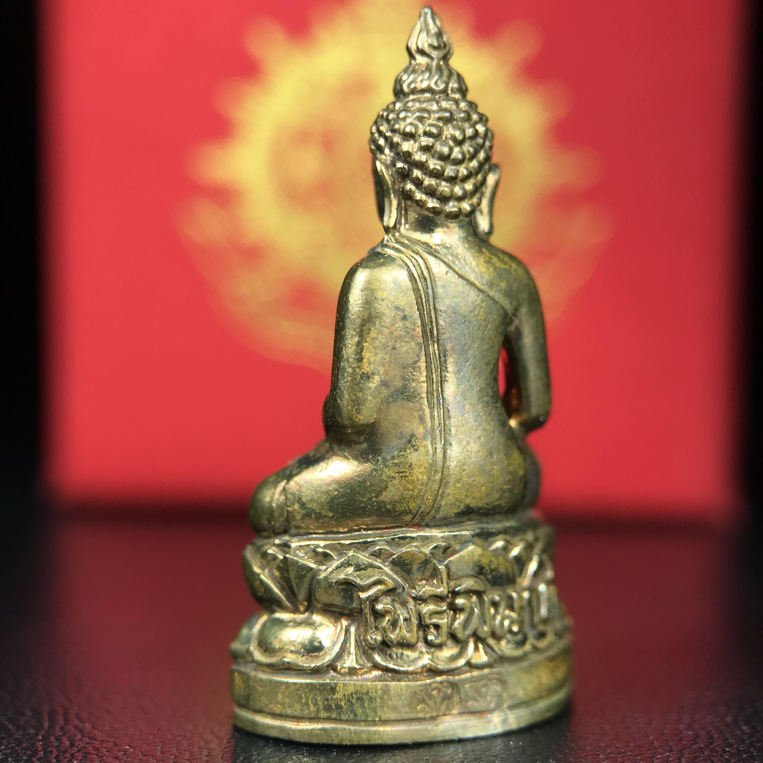 พระกริ่งไพรีพินาศ บรรจุเหล็กไหล ครั้งแรกและครั้งเดียวในประวัติศาสตร์ เฉลิมพระเกียรติ พระบาทสมเด็จพระเจ้าอยู่หัวรัชกาลที่9 พระชนมพรรษา 6 รอบ ปี2542 เนื้อสัมฤทธิ์(บรรจุเหล็กไหล)ดีนอก-ดีใน พิธีใหญ่ มวลสารเด่น(พิเศษกรรมการ ตอก 2 โค๊ต หมายเลข ๑๘๕๘)หายาก