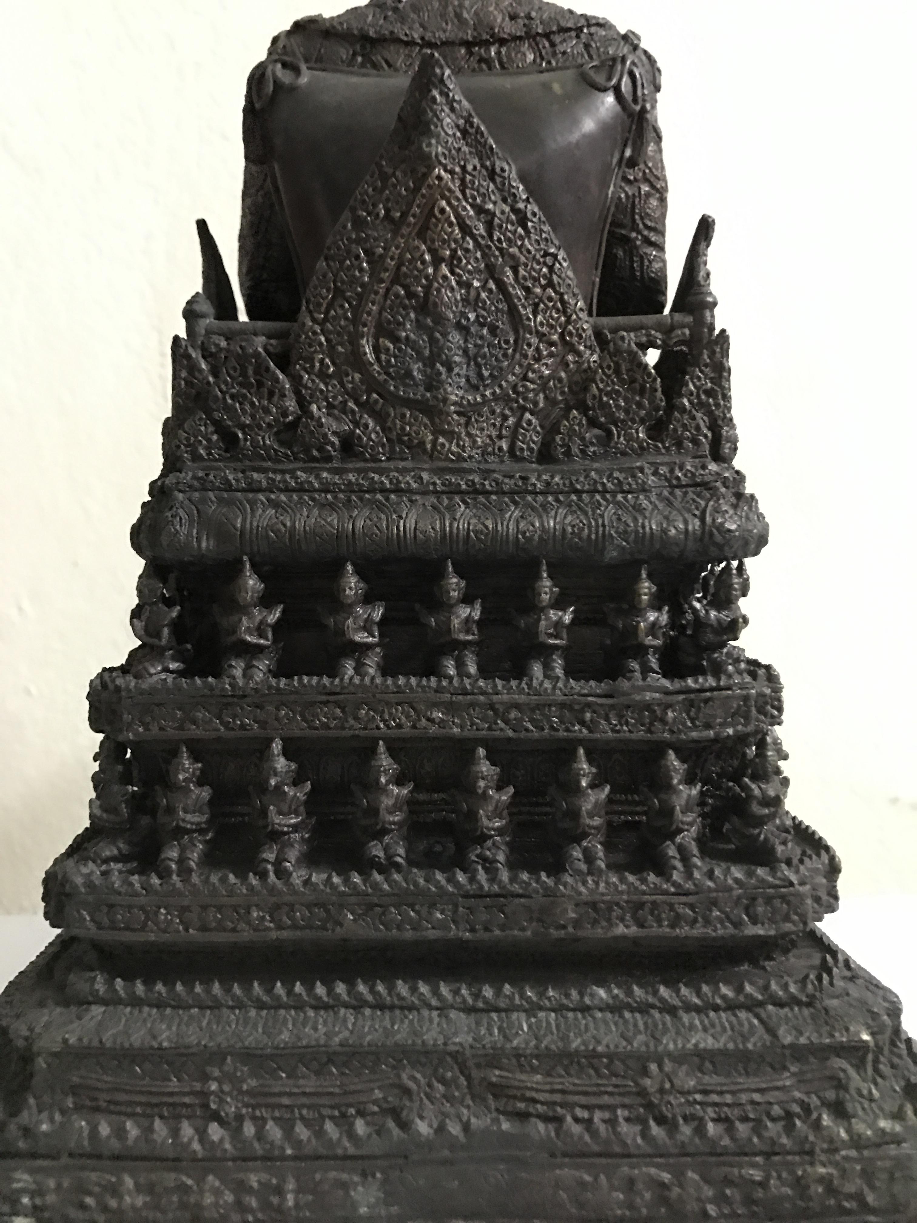 พระบรมรูปพระบาทสมเด็จพระเจ้าอยู่หัวรัชกาลที่9(นั่งบัลลังก์) กระทรวงมหาดไทยจัดสร้าง ปี2539