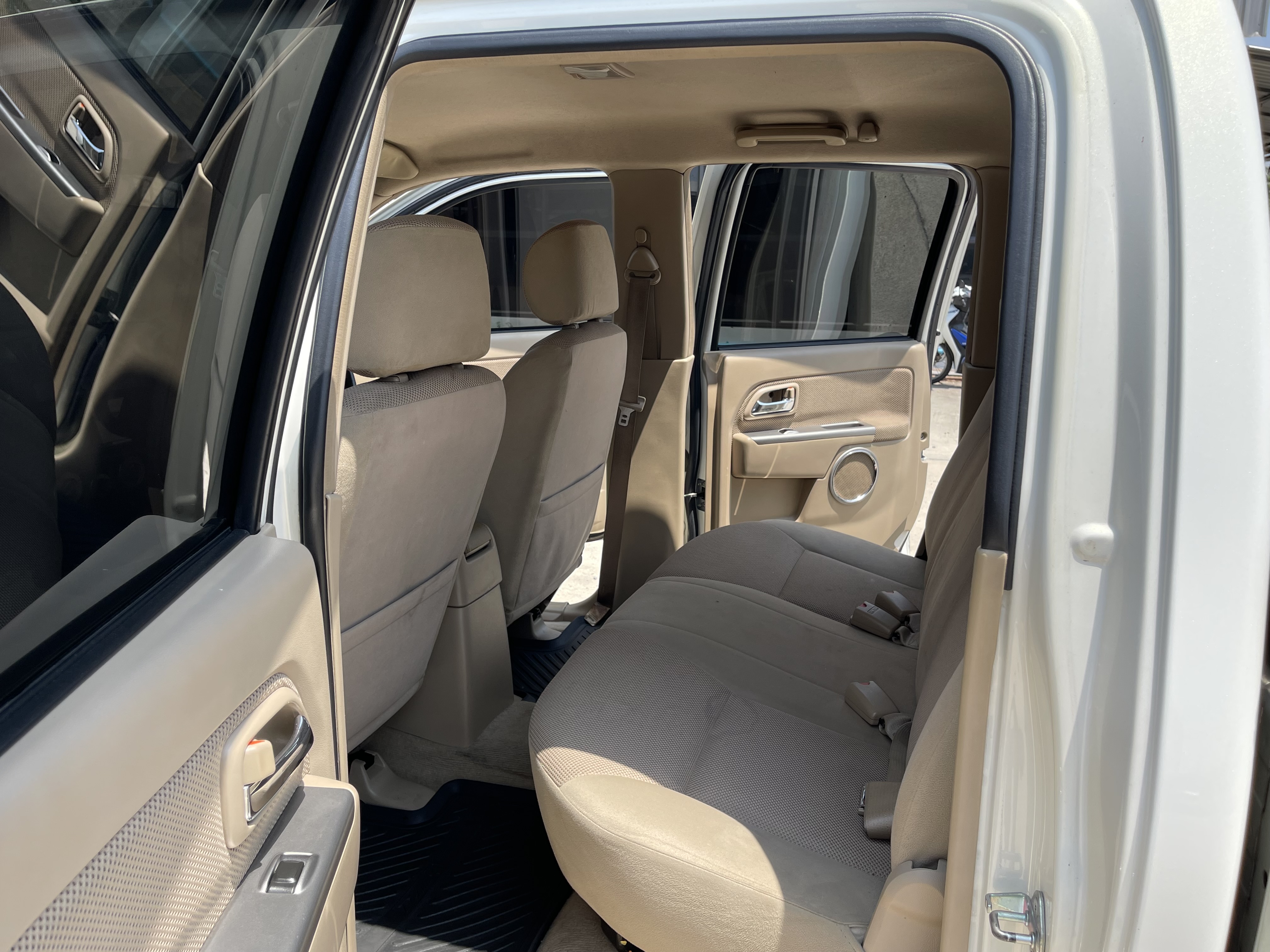 Isuzu Dmax 4ประตู Hilander 3.0 Vgs Navi 2010 ขาวมุก