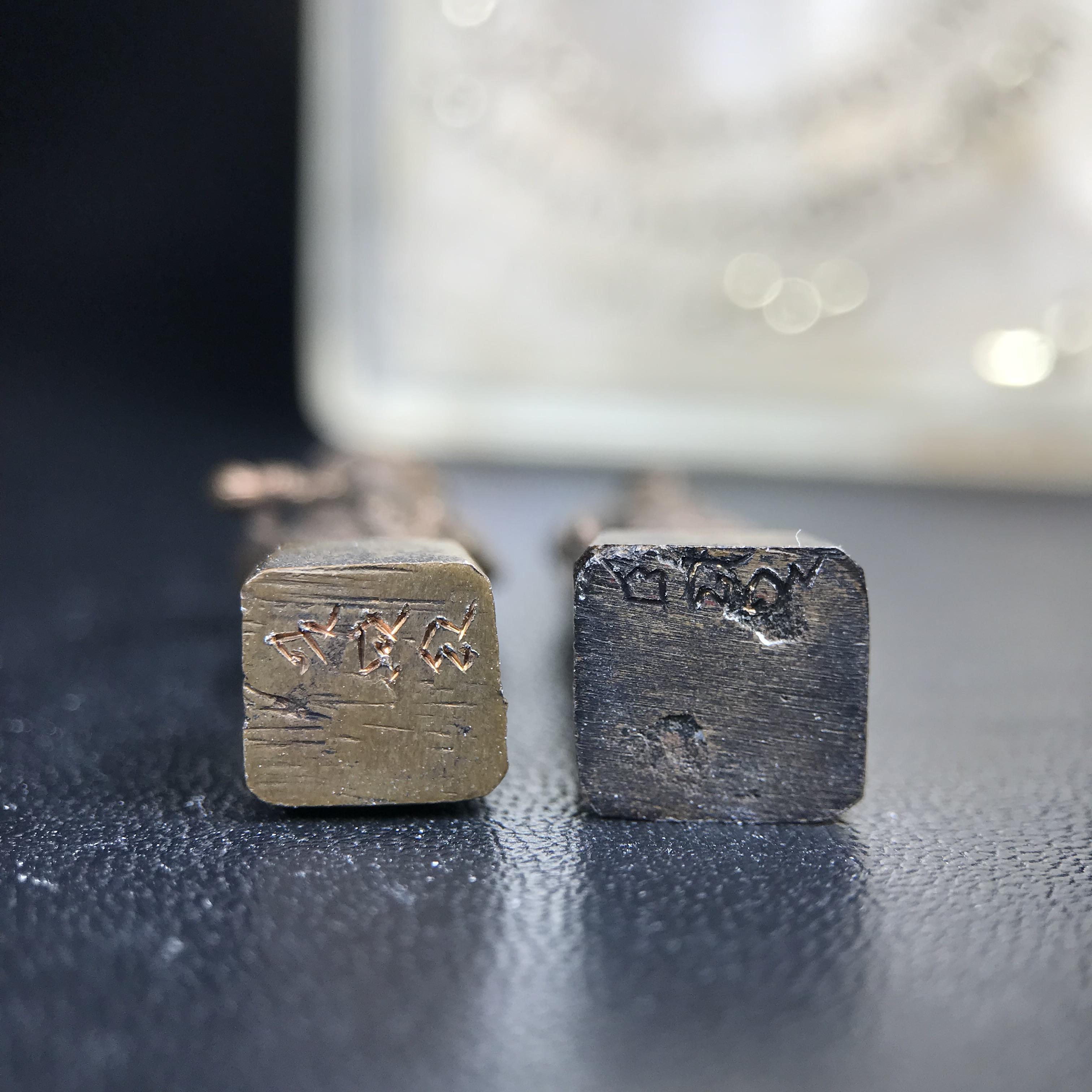 พระกริ่งสมเด็จพระนเรศวร-พระกริ่งสมเด็จพระเอกาทศรถ กองทัพภาคที่3จัดสร้าง ปี2517 เนื้อนวโลหะครบชุด 2องค์กล่องบรรจุเดิมครบสมบูรณ์(หายาก)(1ใน 300ชุด)(ในหลวง ร.9 เสด็จในพิธี)ปลุกเสกโดยพระคณาจารย์ชื่อดังในยุคนั้น7วัน7คืน(หลวงปู่โต๊ะ วัดประดู่ฉิมพลี ร่วมปลุกเสก)